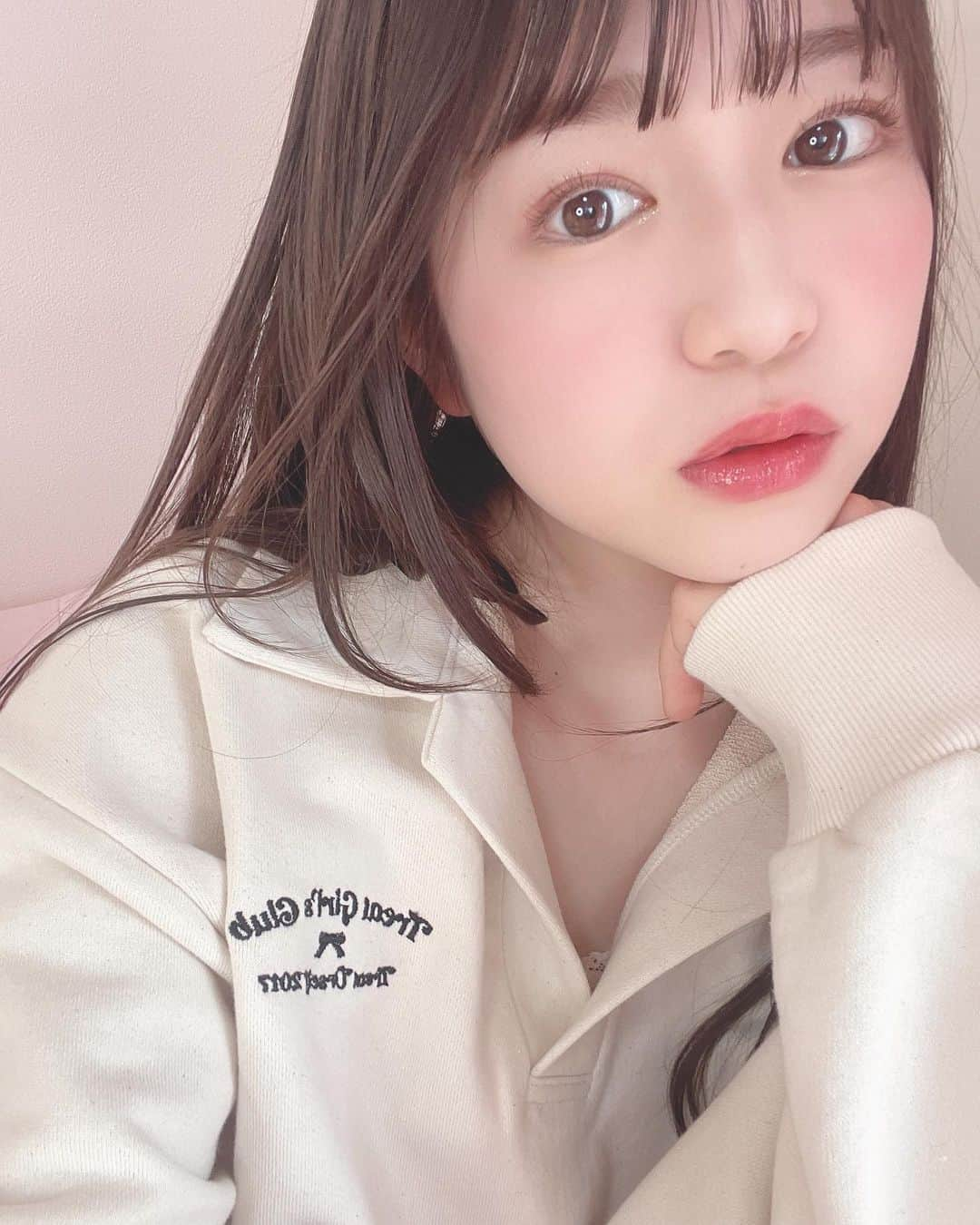 町田恵里那さんのインスタグラム写真 - (町田恵里那Instagram)「☁︎☽ めちゃかわなスウェット〰︎︎🎾♡♡ ⁡ ⁡ ポロスウェットのデザインが 最高に可愛すぎる🥇💕 ⁡ 普段着ではもちろん、 運動する時にも大活躍＾＾！！ ⁡ ⁡ 春服が着れると思うと わくわくしちゃうなあ〜🌸 ⁡ ⁡ ⁡ ⁡ ⁡ ⁡ ⁡ ⁡  #エリナパレット #町田恵里那 #treatürself #トリートユアセルフ #春コーデ #春服」3月29日 20時16分 - machida_erina122