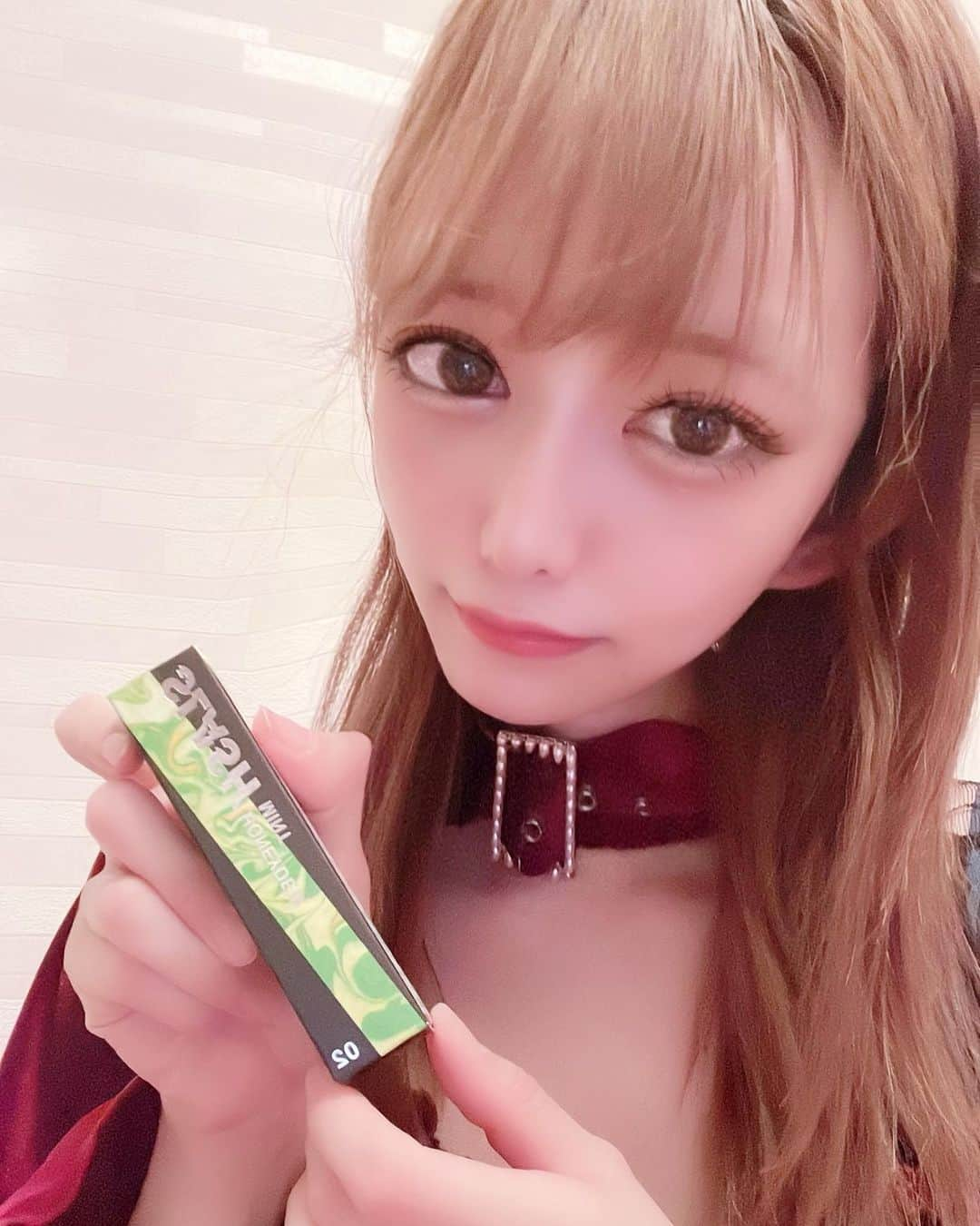 優月心菜さんのインスタグラム写真 - (優月心菜Instagram)「SLASHのHONEYDEW MINT吸いました〜✨✨✨ ミントですっきりしててとってもすっきりした気持ちになります❣️ 目が冴えるから、作業とかのお供にもいいかも✨✨✨ 気分転換、リラックスに最適❣️  @slash_vape_official   ↓購入はこちらから💓 http://bit.ly/36vaEL3  🤙【1600回吸引可能】紙巻きタバコ約8箱分相当の "業界最大容量"の使い捨てVAPEです。※吸引回数は吸う時間の長さと強さによって個人差があります※ 🤙【ニコチン0タール0】SLASHは非喫煙者の方でも安心してご利用いただけます。 化学成分・有害物質は一切使用しておりません。 🤙【様々なシーンで楽しめる】たばこ特有の臭いがないため、 お部屋や車の中、お酒のお供、 好きな人とのデートの合間など、 利用シーンを選ばず使用することが可能です。   #slash #vape #持ち運びシーシャ #水タバコ #シーシャ #vape_slash #vapeslash #honeydewmint #メンソール #ミント」3月29日 20時38分 - yuzuki_cocona