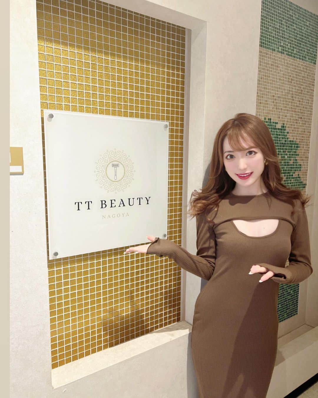 おりささんのインスタグラム写真 - (おりさInstagram)「🌸  テラスで桜見ながらランチ🍴  ----------------------------------- 栄のTTBeautyで #ハリウッドブロウリフト ✨ 眉毛パーマをしたからセットしやすくなった😍 初回はワックス込みで5,980円だよ🙆‍♂️  💓💓サロンの詳細💓💓  👩🏻‍🦰女性アイブロウ＆毛穴専門 @browtt_nagoya  👱‍♂️男性脱毛＆アイブロウ@mensdatsumou_menstt  ［場所］ 名古屋市中区錦三丁目10番16号大河内ビル2F (元ホームメイト錦店跡地)  ［最寄り駅］ 栄駅・丸の内駅　共に徒歩7分🚶‍♂️  ☎️052-228-7188  ［営業時間］ 平日11:00〜21:00(最終受付20:00) 土日祝11:00〜19:30(最終受付18:30)  ［定休日］ 木曜  ［駐車場🚗］ 店舗目の前にコインパーキング有り  2階に上がると 右側に男性専用のＴＴBeauty for MEN(自動ドア) 左側に女性専用のＴＴBeauty for WOMAN(ガラスドア)  店内も男性と女性はフロアが分かれてて 気兼ねなく利用できるよ🙆‍♂️  -------------------------------------  新しくGETした腕時計は#山本美月 さんも 着用したNo Mondayのです✨ @nomonday_jp   ⌚️10%OFFクーポン▶︎orisacx33⌚️  -------------------------------------  ピンクのワンピ👗は おりさのセレクトSHOPで人気だった オレンジのワンピの色違い💓 発売されたらまた報告するね✨ @choice0610official  ・ ・ ・ カラコン👀 は @flurry.contact  #愛されウサギ  #明日花キララ ちゃんプロデュース🐰 ・ ・ ・ ・ #nomonday#OOTD#code#watch#pr#2022ss#cafe#ノーマンデー#腕時計#時計#手元倶楽部#コーデ#ギフト#プレゼント#カラコン#フルーリー#ピーナッツカフェ名古屋 #ピーナッツカフェ#ワンピ#ワンピース#ピンク#カフェ#栄カフェ#栄ランチ#桜#春コーデ」3月29日 20時39分 - orisa_0510