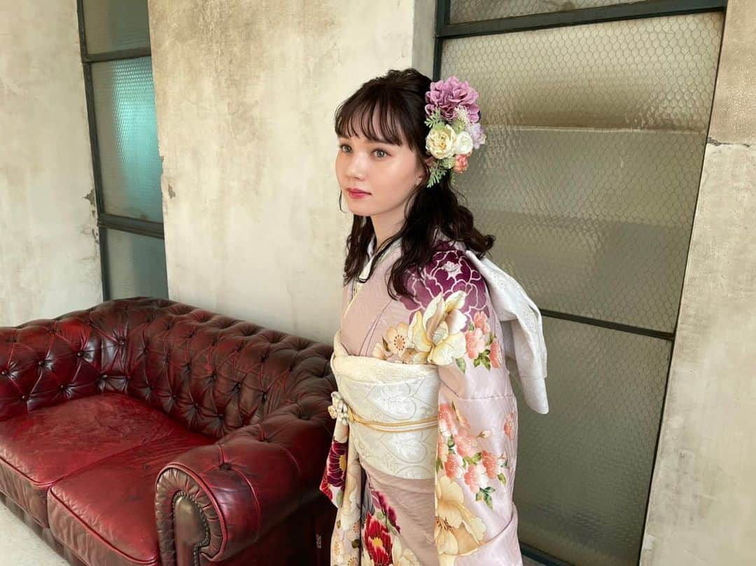 マーシュ彩さんのインスタグラム写真 - (マーシュ彩Instagram)「. 前回の投稿に、たくさんの応援コメント ありがとうございます☺️ 全部読ませていただきました！  出演する日が着々と近づいてきて、ドキドキしてます😳  そんな中、 先日の撮影オフショット。 久々の着物です！👘 やっぱり気分が上がります☺︎  #TokyoRetro #丸上」3月29日 21時48分 - ayamarshofficial