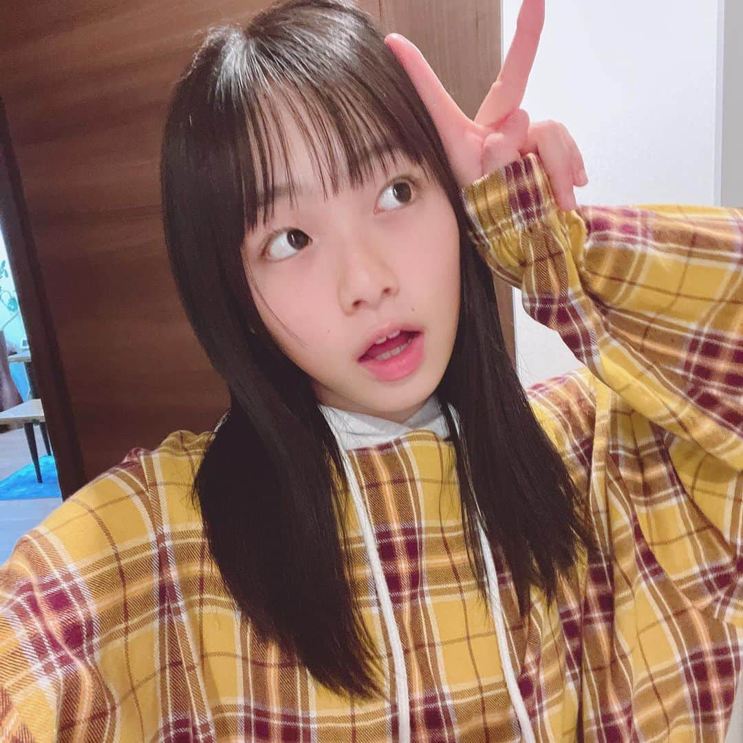 ひまひまチャンネルさんのインスタグラム写真 - (ひまひまチャンネルInstagram)「お風呂上がりピース✌️  今日も今日とて遅くなりました～🤫🤫 毎日投稿頑張る！♥️   #ひまひまチャンネル #ひまひま #今からお風呂」3月29日 23時18分 - himahima_channel