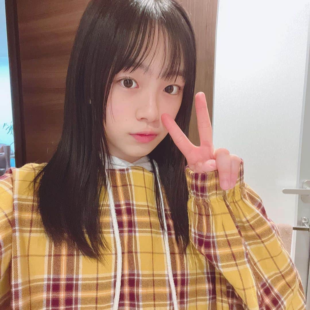ひまひまチャンネルさんのインスタグラム写真 - (ひまひまチャンネルInstagram)「お風呂上がりピース✌️  今日も今日とて遅くなりました～🤫🤫 毎日投稿頑張る！♥️   #ひまひまチャンネル #ひまひま #今からお風呂」3月29日 23時18分 - himahima_channel