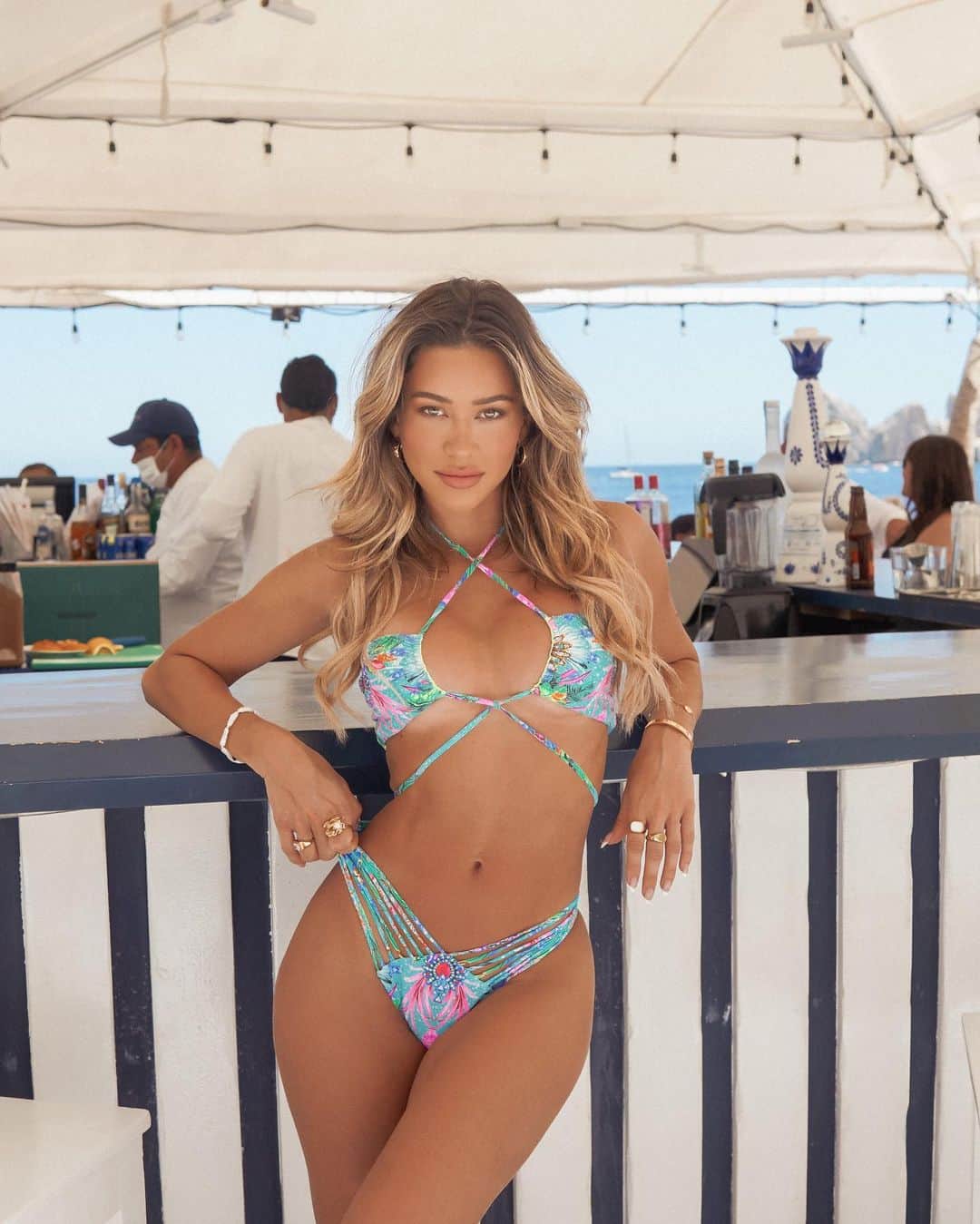 Cindy Pradoさんのインスタグラム写真 - (Cindy PradoInstagram)「Find me at the bar in a bikini ordering a Piña Colada 🍹 Wearing @lulifamaswimwear bikini from their Hidden Jems collection. I always get so many compliments when I wear my Luli! Always so bright and flattering 💙 #lulibabe」3月30日 3時04分 - cindyprado
