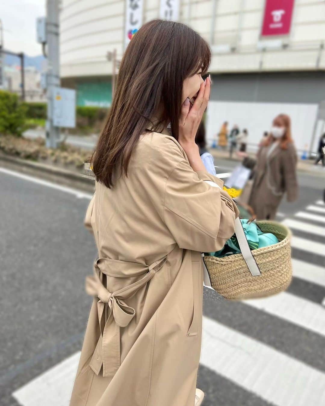 井上麻衣さんのインスタグラム写真 - (井上麻衣Instagram)「good morning 🕊  母のこともあり、投稿を控えておりましたが 落ち着いてきたので 少しずつ動いていこうと思います💕  母を知っている方々、 ご心配お掛けいたしました(;_;)  ------------------------------  学生の頃はよく来てた神戸❣️ 久しぶりドライブしてきました☺️  この季節は花粉が辛いですが 春服が好きなので ファッションも楽しみたい🌸  この前阪急うめだ本店に行った際 @icicle__official でget✨ 雨の日でもサラッと着られて かなり優秀なコートです💕💕  パンツに合わせたけど スカートやワンピースにも合わせられるよ☺️  . . . . #gm#gmorning #fashion#ootd#ootdfashion  #mama#coordinate  #おはよう#春服#神戸#居留地 #ママ#ママコーデ#コーデ#ファッション #icicle#阪急うめだ本店#春コーデ」3月30日 9時07分 - mai_inoue