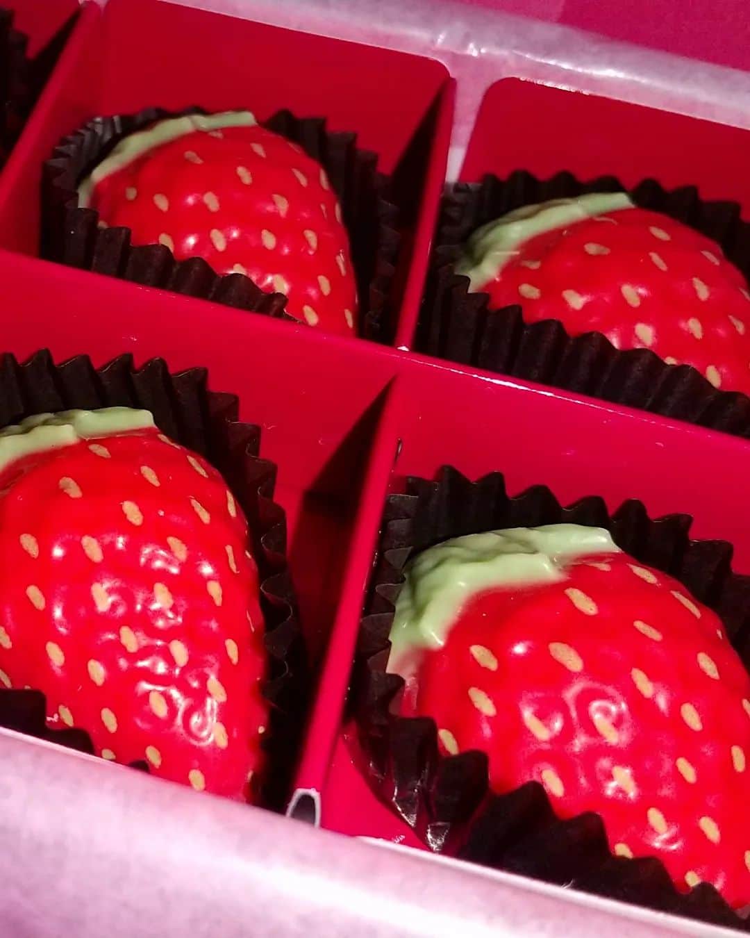 松坂南さんのインスタグラム写真 - (松坂南Instagram)「ご贈答品は、大好きな行きつけパン屋さんにて💓  たまには、自分にご褒美としても〜🎵  #love  #chocolate」3月30日 15時46分 - minami_matsuzaka