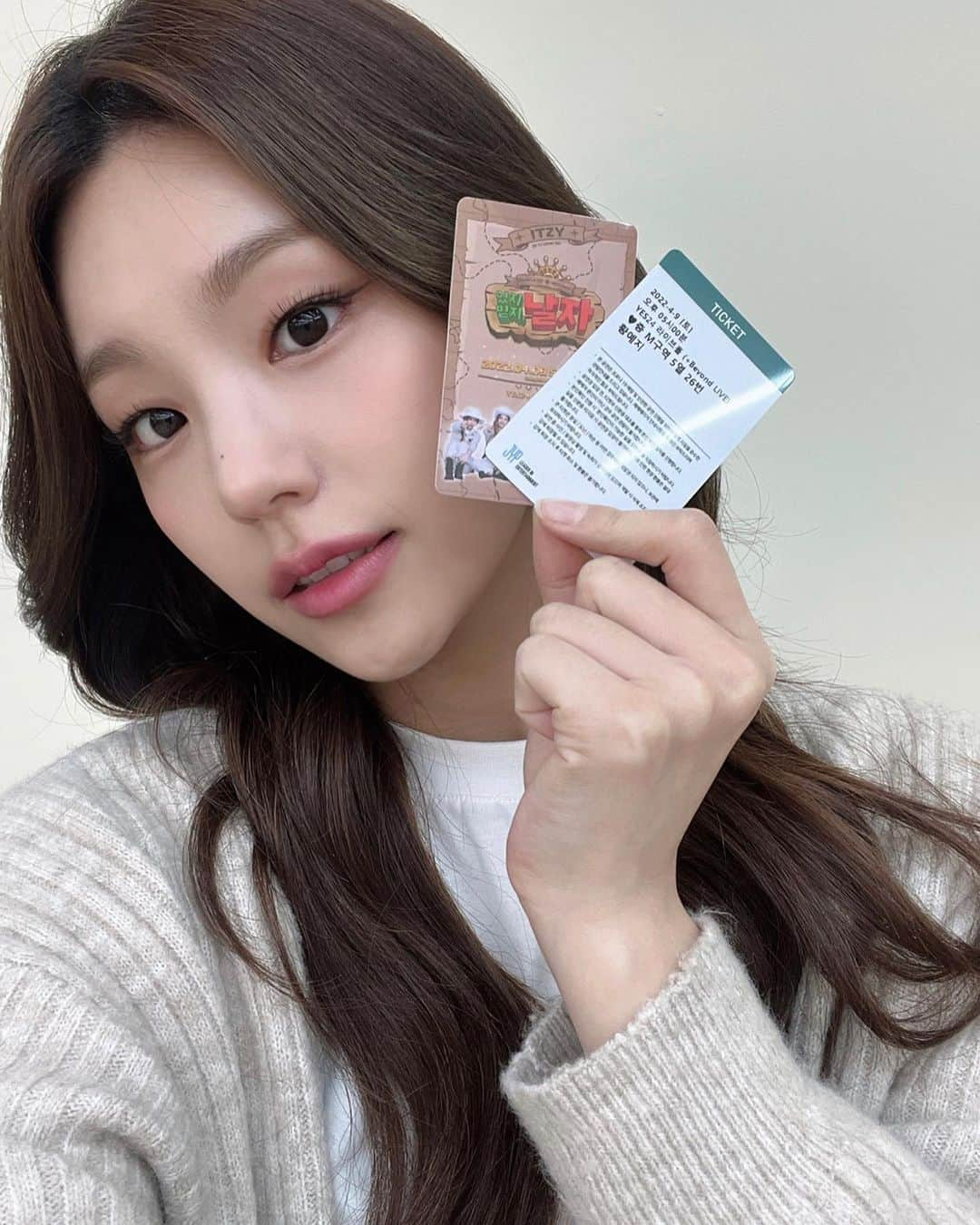 ITZYさんのインスタグラム写真 - (ITZYInstagram)「ITZY The 1st Fan Meeting "있지 믿지, 날자!"  Adventure of ITZY⎈MIDZY Master Special Selfie for MIDZY🎁  📌 2022.04.09 SAT 5PM (KST) 📌 https://bit.ly/3AWtZQl 📌 http://beyondlive.com/contents/20  #ITZY #MIDZY @itzy.all.in.us #있지믿지날자 #BeyondLIVE」3月30日 17時01分 - itzy.all.in.us