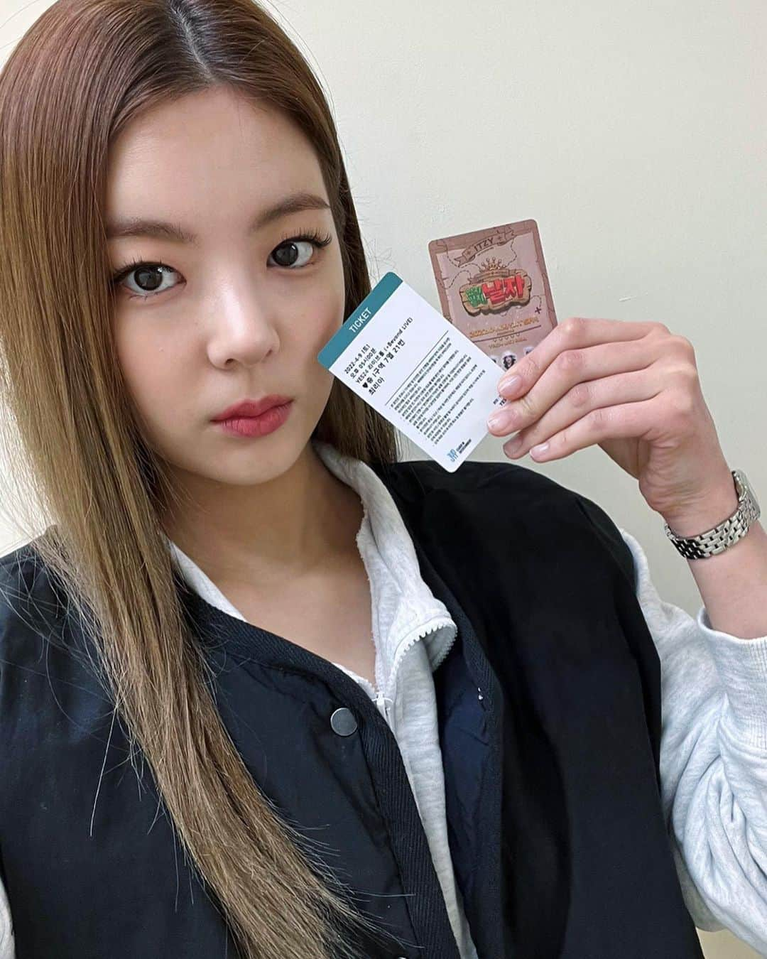 ITZYさんのインスタグラム写真 - (ITZYInstagram)「ITZY The 1st Fan Meeting "있지 믿지, 날자!"  Adventure of ITZY⎈MIDZY Master Special Selfie for MIDZY🎁  📌 2022.04.09 SAT 5PM (KST) 📌 https://bit.ly/3AWtZQl 📌 http://beyondlive.com/contents/20  #ITZY #MIDZY @itzy.all.in.us #있지믿지날자 #BeyondLIVE」3月30日 17時01分 - itzy.all.in.us