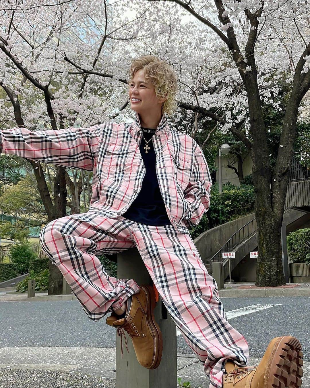 春木開さんのインスタグラム写真 - (春木開Instagram)「春の木を開くと書いて"春木開" 桜よりピンク感？！🌸 ⁡ #桜 #春木開 #日本一ピンクが似合う男 #supreme #burberry」3月30日 17時19分 - haruki.kai