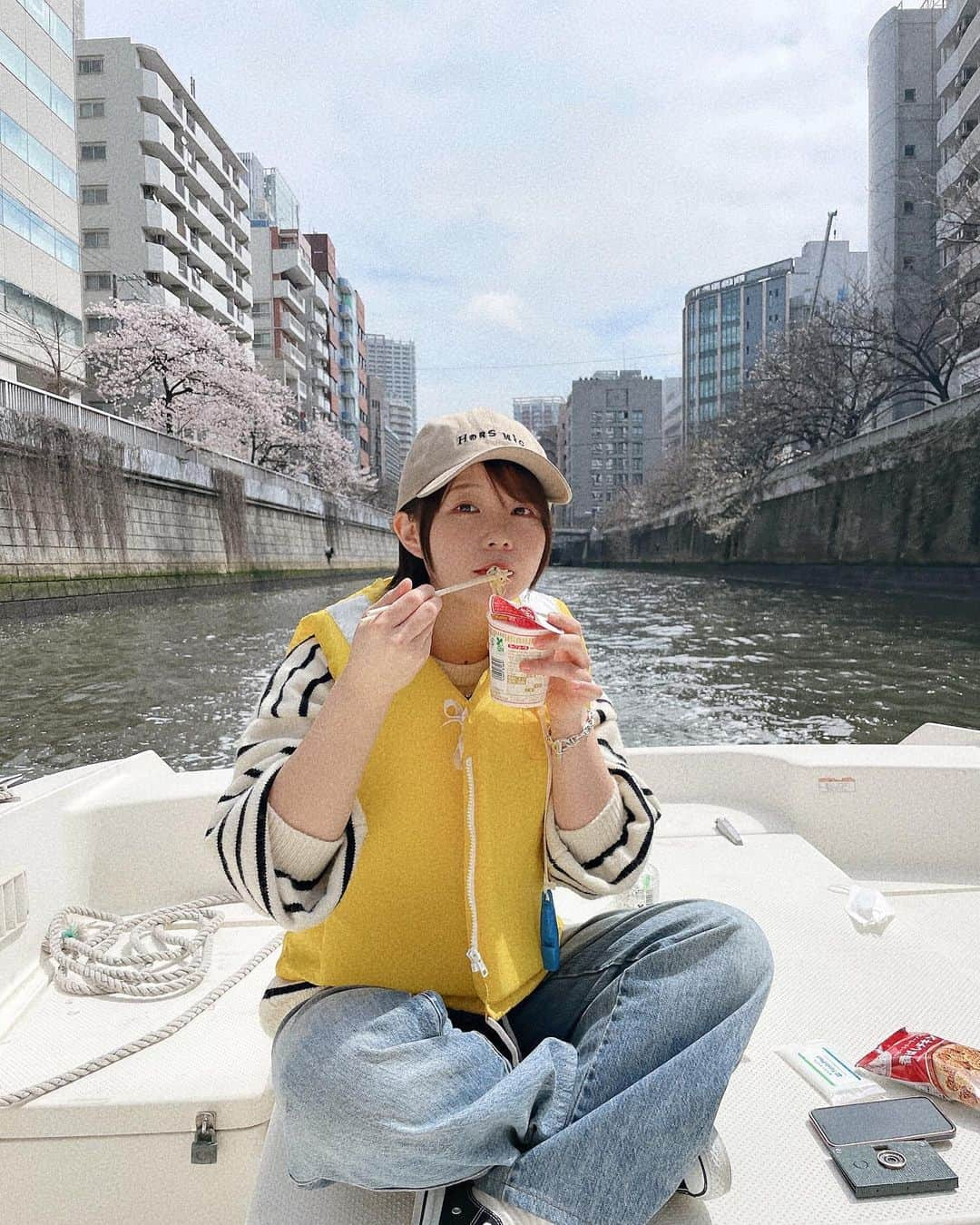 真奈さんのインスタグラム写真 - (真奈Instagram)「久しぶりの真奈船長🚢  (着岸全然できんかった)(悔しい)  でも運転してる船から 桜を見るという目標叶えられた🌸 堀越さん有り難う御座います☺️🚢  #船舶免許 #船長　♡︎」3月30日 19時43分 - manatmnt0116