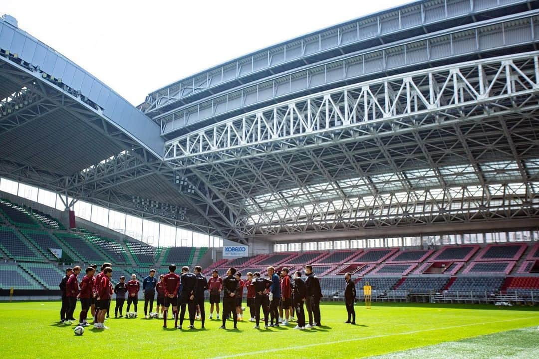 アンドレス・イニエスタさんのインスタグラム写真 - (アンドレス・イニエスタInstagram)「Hoy entreno diferente en nuestro estadio. Preparando a tope la vuelta a la competición!! 💪🏻  今日の練習はノエビアスタジアム。リーグ戦に向けて全力で準備してます！！💪🏻」3月30日 20時08分 - andresiniesta8