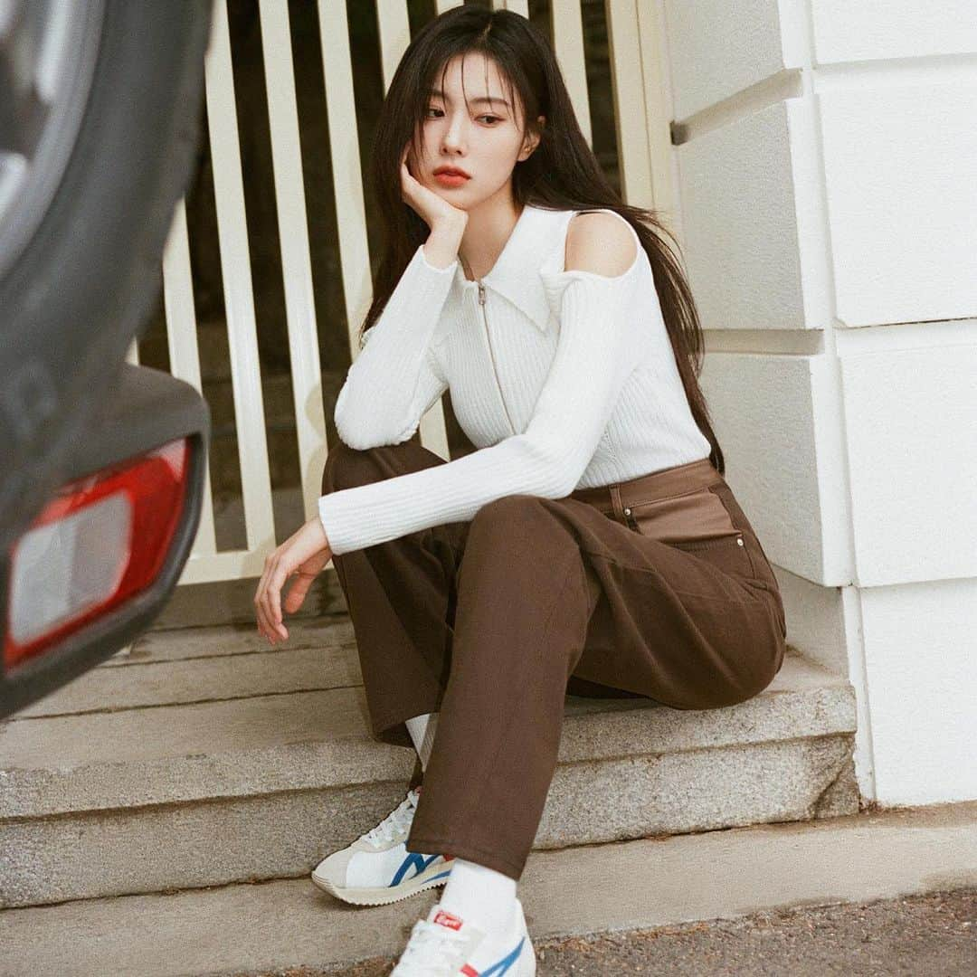 カン・ヘウォンさんのインスタグラム写真 - (カン・ヘウォンInstagram)「Kang Hyewon for ELLE 💛 _ [#KANGHYEWON#HYEWON#강혜원#Kpopdol#likeforfollow#followforlike#like4like#l4l]」3月30日 20時25分 - hyewon__izone