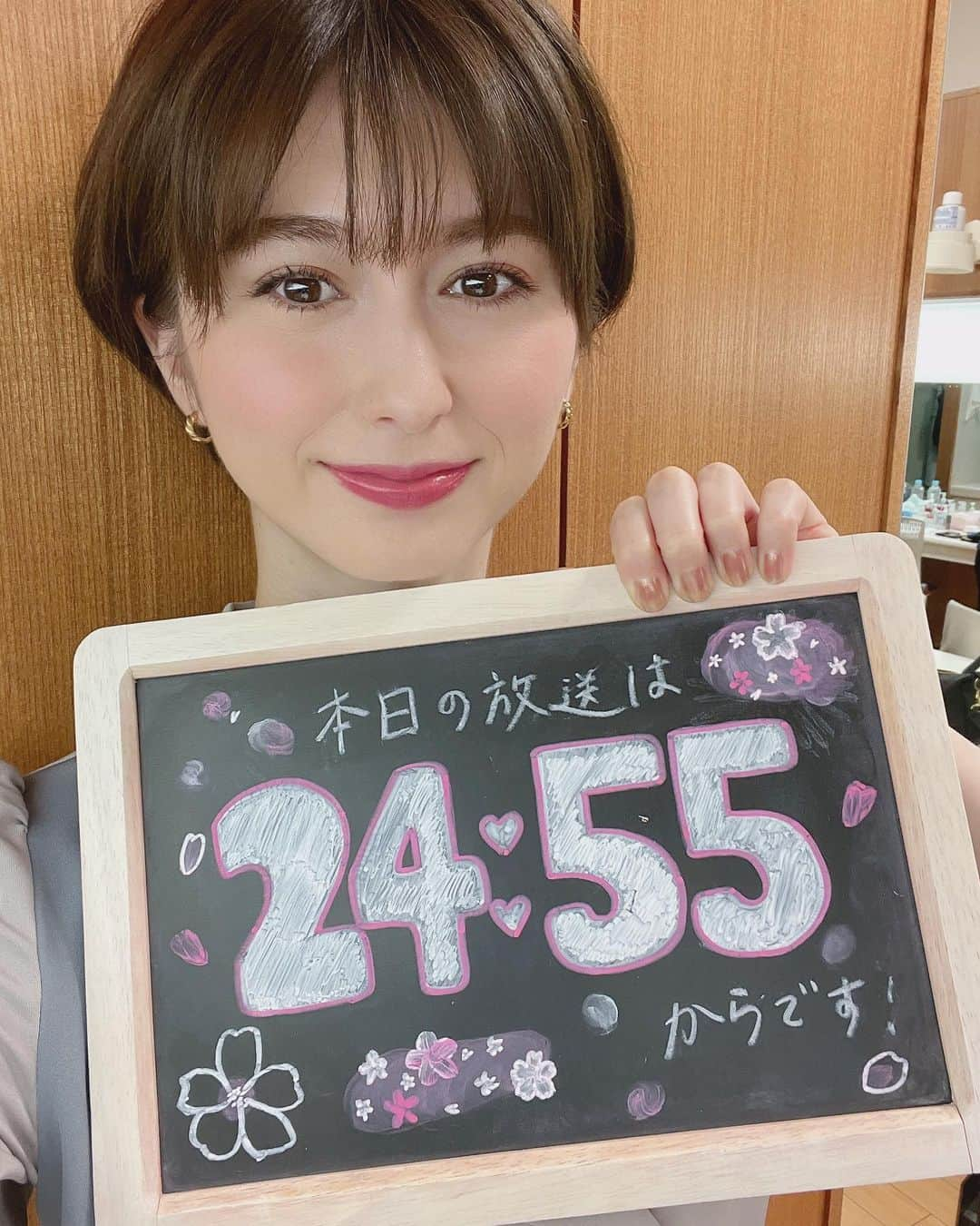 TBS「ビジネスクリック」さんのインスタグラム写真 - (TBS「ビジネスクリック」Instagram)「3月30日(水)の #ビジネスクリック は24:55からの放送です💗 #菜波 キャスターが生放送でお伝えいたします！  後提供もお見逃しなく💐 菜波キャスター最後の放送です🥺 是非ご覧ください〜！✨  #TBS #ビジクリ」3月31日 0時04分 - business_click