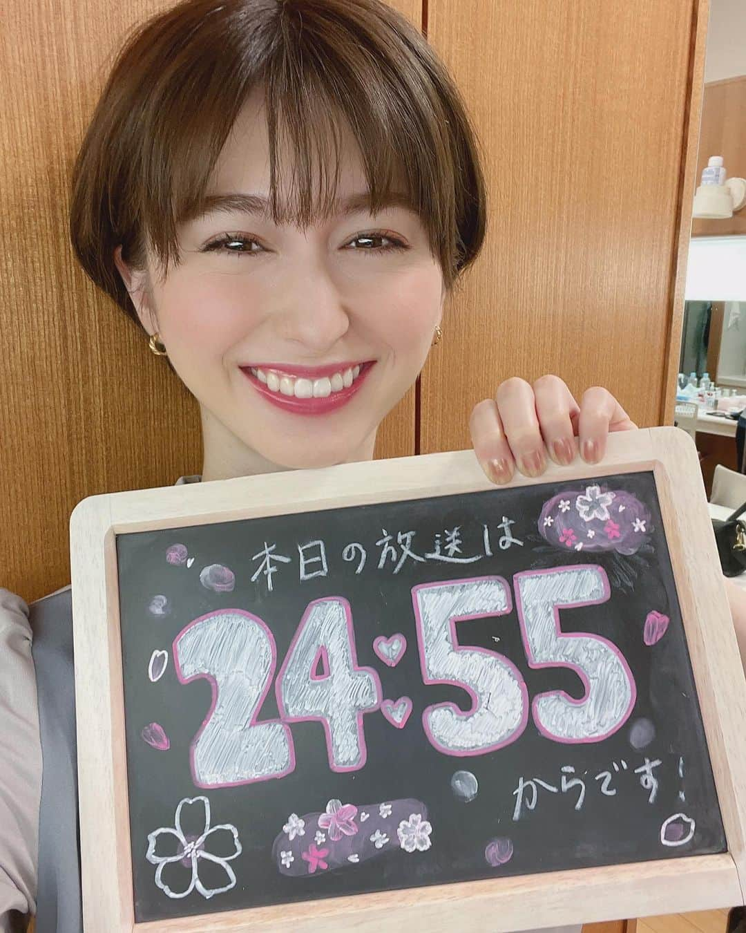 TBS「ビジネスクリック」さんのインスタグラム写真 - (TBS「ビジネスクリック」Instagram)「3月30日(水)の #ビジネスクリック は24:55からの放送です💗 #菜波 キャスターが生放送でお伝えいたします！  後提供もお見逃しなく💐 菜波キャスター最後の放送です🥺 是非ご覧ください〜！✨  #TBS #ビジクリ」3月31日 0時04分 - business_click