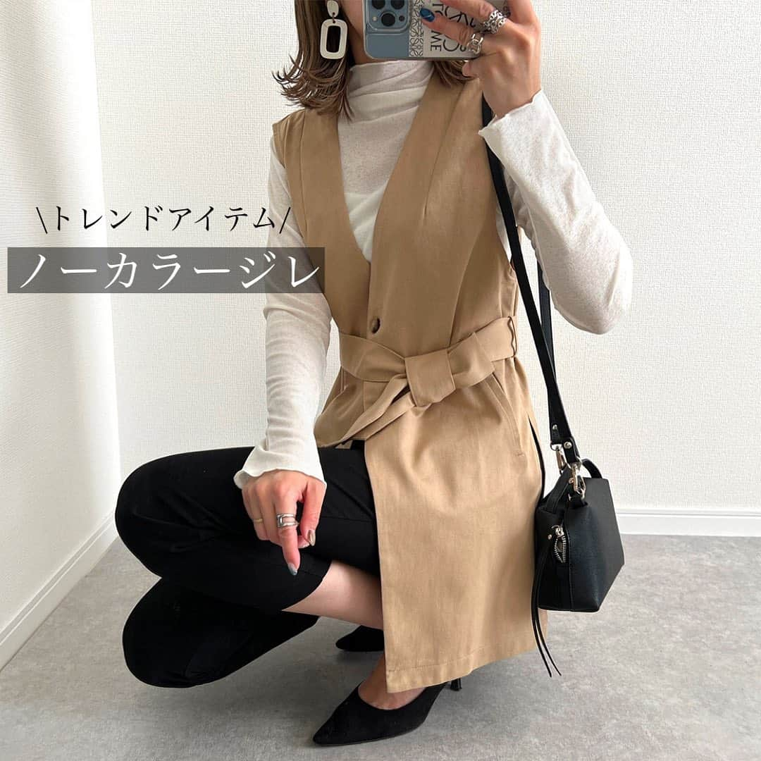 Miyoさんのインスタグラム写真 - (MiyoInstagram)「【fifthコラボアイテム発売】 この度、@fifth_store さんで私のセレクトアイテムが 発売されました🌸 今回は全部で5コーデ紹介させて頂きます🥰 ⁡ ●肩掛け風ショールシャツコーデ 取り外し可能なボーダーのショールは、 そのまま肩がけにしたり、前で結んでも可愛いです♡ 丈が短めなのでハイウエストのボトムスと相性抜群👌🏻 ⁡ ●スクエアネックギャザーブラウスコーデ 春らしいライトグリーンが目を惹くブラウス🌸 肩のフリルデザインがポイント♡ スクエアネックでデコルテを綺麗に見せてくれます☺️ ⁡ ●ノーカラージレコーデ トレンドのジレ❤️ ボタンを開けて着るのもよし、 ベルト付きなので前で結んで着ても可愛いです😍 ⁡ ●バルーンスリーブブラウスコーデ 大好きなぽわん袖ブラウス♡ 二の腕をカバーしながらシルエットも可愛いって 最高😍👌🏻 バックリボンデザインもお気に入り🎀 ⁡ ●ウエストマークラップ風スカートコーデ カジュアルにもきれい目にも着れる ラップ風スカート♡ バックゴムで楽ちん♪ シワになりにくい生地も良き👌🏻 ⁡ fifthのサイトで4つ買ったら70%OFFになるとてもお得なクーポンと 4400円以上で送料無料になるようなので是非チェックしてくださいね～！ ⁡ @editsheen_store #fifth#フィフス#フィフスタイル#fifthtl#editsheen#エディットシーン#肩掛け風ショールシャツ#スクエアネックギャザーブラウス#ノーカラージレ#バルーンスリーブブラウス#ウエストマークラップ風スカート#春コーデ#ママコーデ#プチプラコーデ#シンプルコーデ#カジュアルコーデ#大人カジュアル#きれいめカジュアル#骨格ウェーブ#3児ママ」3月31日 10時26分 - miyopu