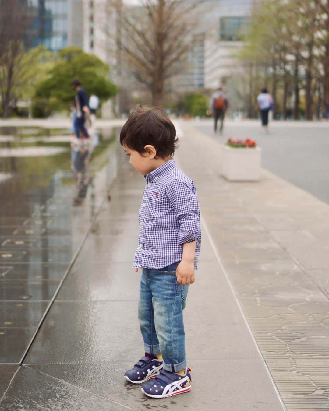 Ayaさんのインスタグラム写真 - (AyaInstagram)「new shoes👟 かっこいー❤️と大喜びしてた @asics_kids_japan  Disneyコレクション🌍  ミッキーがチラッとみえて可愛い😍 歩きやすそうで本人もお気に入り✨ 足のサイズもいつのまにか16㎝。 キッズの靴って本間かわいいなぁ🤍🤍  #2歳#男の子#2歳男の子 #コーデ#男の子ママ #PR#ad#ASICSKIDS#ASICS#SUKU2#スクスク#Disney #ミッキー#ミニー#キッズジュース#ベビージュース」3月31日 17時59分 - aya__fit