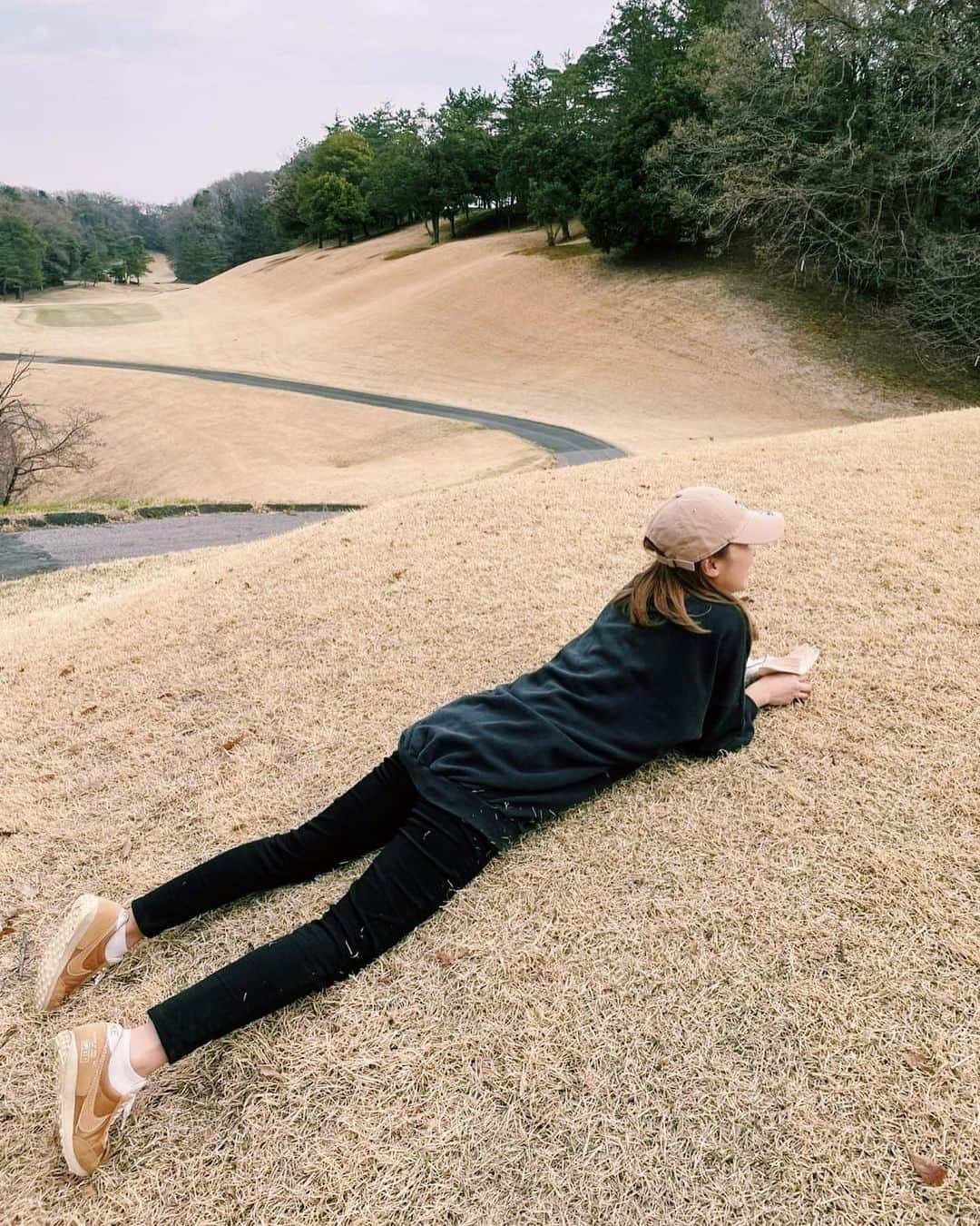 Ami さんのインスタグラム写真 - (Ami Instagram)「今月から始めたゴルフ⛳️ 運動・自然・朝活・お散歩・遠出が大好きな私にはピッタリすぎるスポーツ‼︎ 下手くそだけど、超楽しい😍  2回目の今回はミニーちゃんのボールでスコアをのばしたよ‼︎  ゴルフウェアとクラブセット買うか迷うなぁ〜🙄  #アーシング🌏」3月31日 21時09分 - ami_dream05