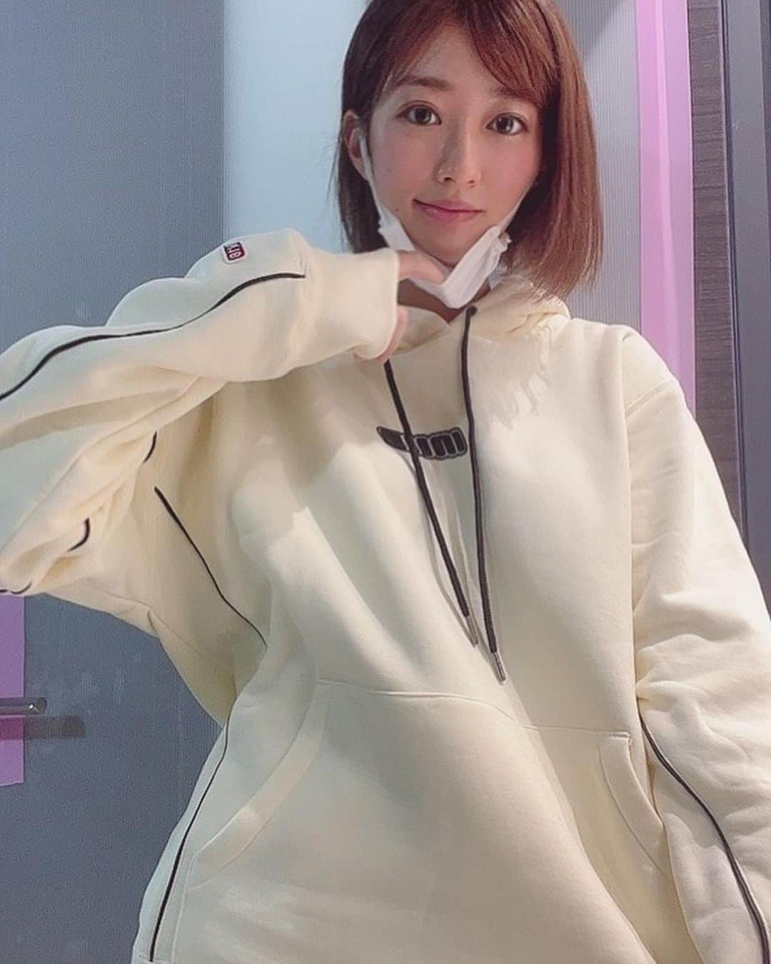 大貫彩香さんのインスタグラム写真 - (大貫彩香Instagram)「今日は舞台の稽古でした！  始まったばかり、仮のセットがもう出来上がっていて有難いです。 早く台本はなしたいので頑張ります💡  詳細、チケットご予約はストーリーから！  ※大貫彩香はA班に出演いたします🙇🏻‍♀️🌸  稽古場が地下で寒いので @ground_n_ace の裏起毛のセットアップを着てます☻ 肌触りもよくてふわふわで快適です♪ かわいい✨ いつも有難う御座います⋆︎  スニーカーはNIKEのワークシューズ 室内履きはいつもこれで、よく褒められます🥳軽くて動きやすくて通気性がいい。この靴何年履いてんの？✨笑  どっちもお気に入りです✨  #groundnace #nike   #ground_n_ace #グランダンエース @ground_n_ace」3月31日 23時27分 - sayaka_oonuki