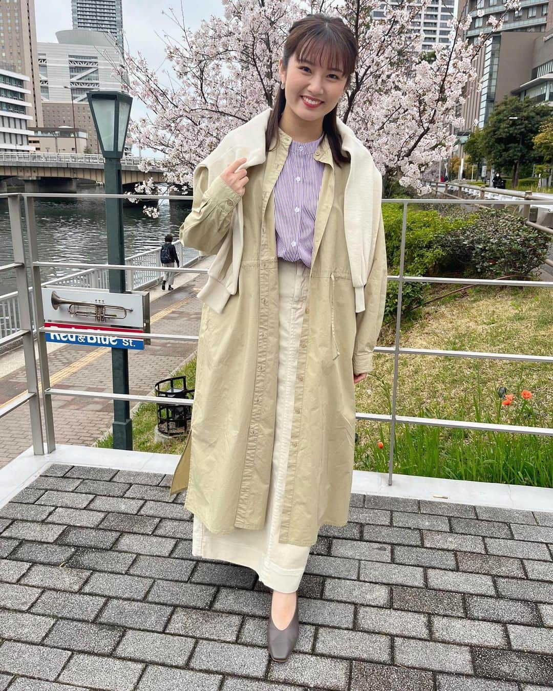 ABCテレビ「おはよう朝日です」さんのインスタグラム写真 - (ABCテレビ「おはよう朝日です」Instagram)「#わしおのおしコーデ ＊Day ５ presented by #ららぽーとEXPOCITY(@lalaport_official )   今週は#CIAOPANICTIPY ( #チャオパニックティピー )の ☑︎ #シャツ を１週間着回します♡   #わしおのおしコーデ  🏷💟🍭   ☑︎shirt： @ciaopanictypy ☑︎skirt:  @ciaopanictypy  ☑︎cardigan : :  @ciaopanictypy ☑︎outer :  @ciaopanictypy  ✔️ 紫の最強配色の中でも、  白アイテムをくすみがかったニュアンスカラーにすることで 　　グンと新鮮な印象に！ 　　紫の爽やかさに、柔らかさがプラスされます☝🏻🍬  ※店頭の商品在庫は不足している場合がございます   #ららぽーとEXPOCITY #ららぽーと #今日の服 #今日のコーデ  #todayscode #コーデ #着回し #着回しコーデ  #ootd #outfit #fashion  #2022SS #鷲尾千尋 #おはよう朝日です #おは朝 #abcテレビ」4月1日 7時13分 - ohaasaofficial