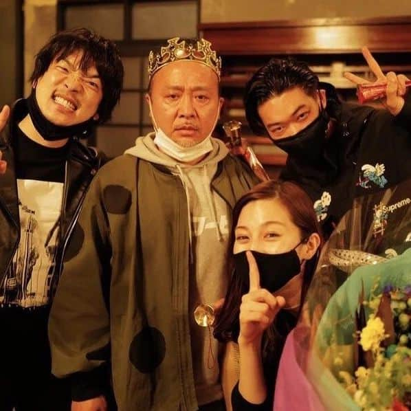 笠松将さんのインスタグラム写真 - (笠松将Instagram)「thanks for waching 'love you as the world ends' I'm proud to meet Todoroki.  See you next time at Tokyo Vice. You can see me more attractive.  And I pray for a peaceful world.  『 #君と世界が終わる日に 』をご視聴の皆さん、ありがとうございます。本日のS-3最終回もよろしくおねがいします。  等々力はとってもいい男で、僕で良かったのかなぁとか、ふと思うこともあったけど。 #キミセカ 撮影中に出会ったマイケル・マン監督に言われた言葉があって「人が役を選ぶのではなくて、役が人を選ぶんだ」って。等々力と出会えて幸せです😊  この現場にいたすべての皆様、優しくしてくれて、仲間に入れてくれてほんとにありがとう！ 次あったときも恥ずかしくないように、沢山頑張るね！！！  そして、少しでも早く、穏やかな世界になることを祈っています。  ではではみなさん、次は #トウキョウバイス でまた会いましょう🤟」4月1日 15時00分 - show_kasamatsu_official