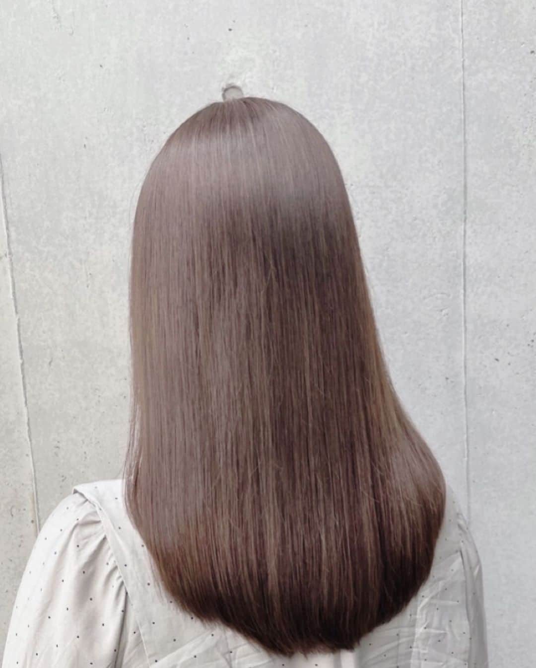 安めぐみさんのインスタグラム写真 - (安めぐみInstagram)「髪のメンテナンスをしに。  ツヤツヤになりました✨ ありがとうございました😊 #hair #メンテナンス #devoted #左近さん #いつもありがとうございます✨」4月1日 16時53分 - yasu_megumi_official