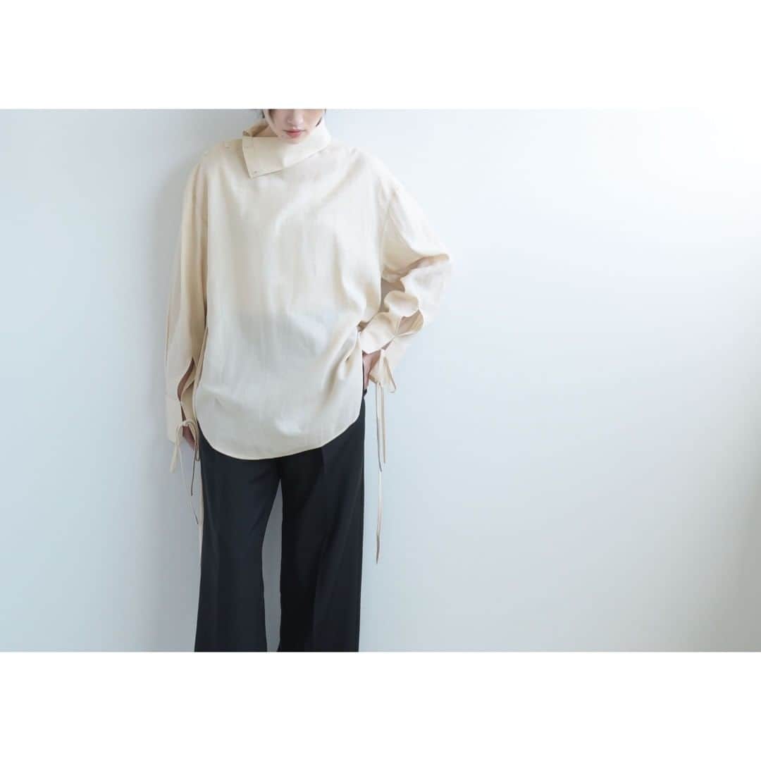 haunt Daikanyamaさんのインスタグラム写真 - (haunt DaikanyamaInstagram)「2022 SPRING&SUMMER https://guestlist-tokyo.com/cts/kawa_the_spring_edit.html  HAUNT @haunt_daikanyama  Acne Studios Ribbon Shirt Tailored Trousers @acnestudios  #hauntdaikanyama #22ss #spring #newarrival  #collection #fashion #acnestudios #blouse #trousers  #ハウント #ハウント代官山  #新作 #ファッション #アクネストゥディオズ  #ブラウス #シャツ #パンツ」4月1日 19時00分 - haunt_daikanyama