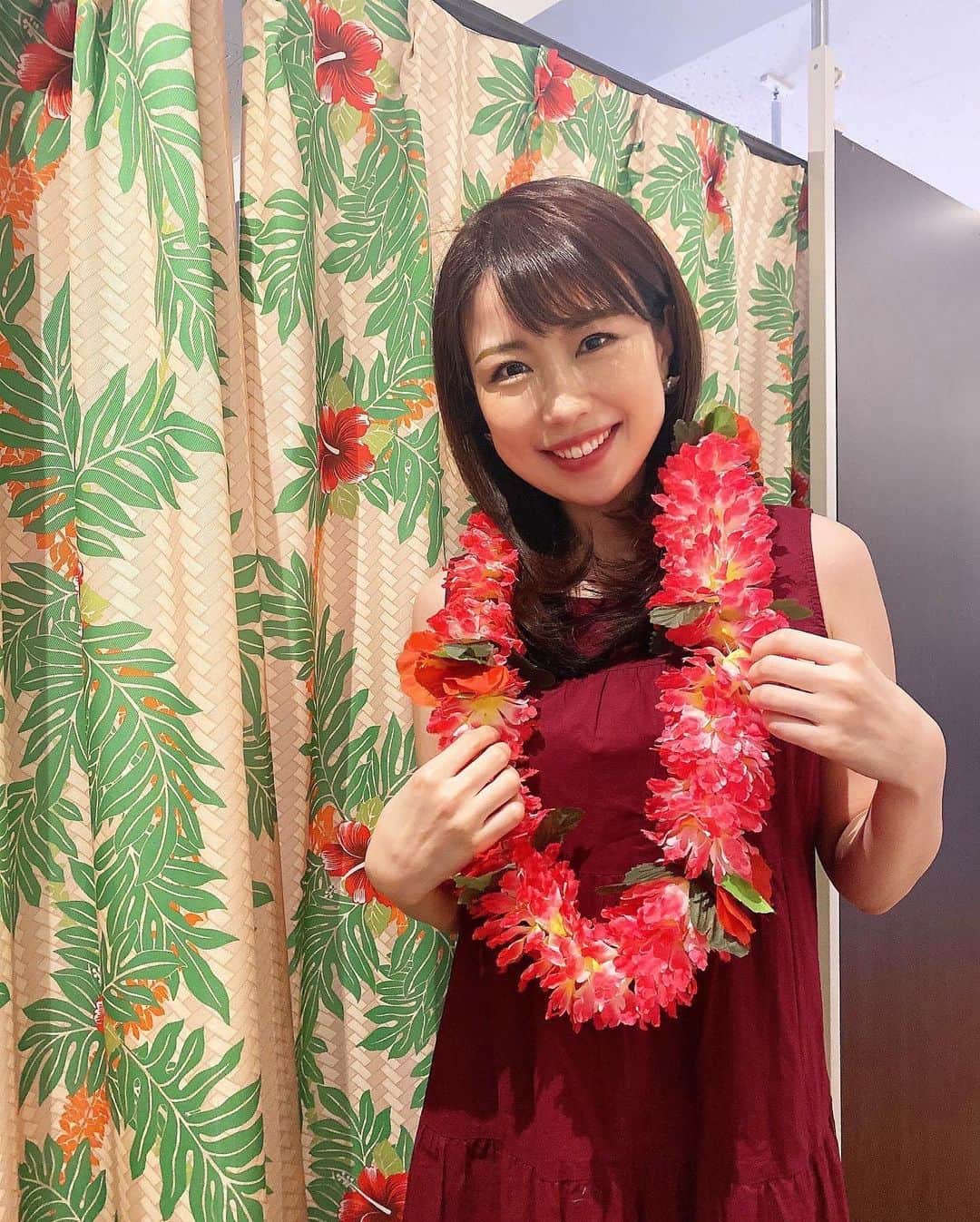 道岡桃子さんのインスタグラム写真 - (道岡桃子Instagram)「Aloha〜ハワイ気分🌺✨  今日はハワイの伝統マッサージ「ロミロミ」を体験してきました♫普段から肩こりがひどいのでマッサージは欠かせないのですが、こんなに本格的なのは初めて！店内もかわいい✨  女性セラピストさんの肘を使ったオイルマッサージで、あまりの気持ちよさに眠ってしまいました😴💤  目が覚めると全身がぽかぽかになってとっても幸せ✨ ハワイてこんな感じなのかなー☀️  素敵な時間をありがとうございました😊 また近々おじゃましたいです💕💕  #オイルマッサージ #マッサージ好き 好き #ハワイ #マッサージ PR @salondechacha_mogu #日帰りハワイ #ロミロミマッサージ #ロミロミサロン #モグ #東京マッサージ #ハワイアンリラクゼーション #サロンドチャチャ #上野マッサージ #セラピスト #リラックス #肩こり解消 #肩こり #むくみ解消 #マッサージオイル #疲労回復 #癒し#癒しの時間 #hawaii」4月1日 19時28分 - momoko_ana