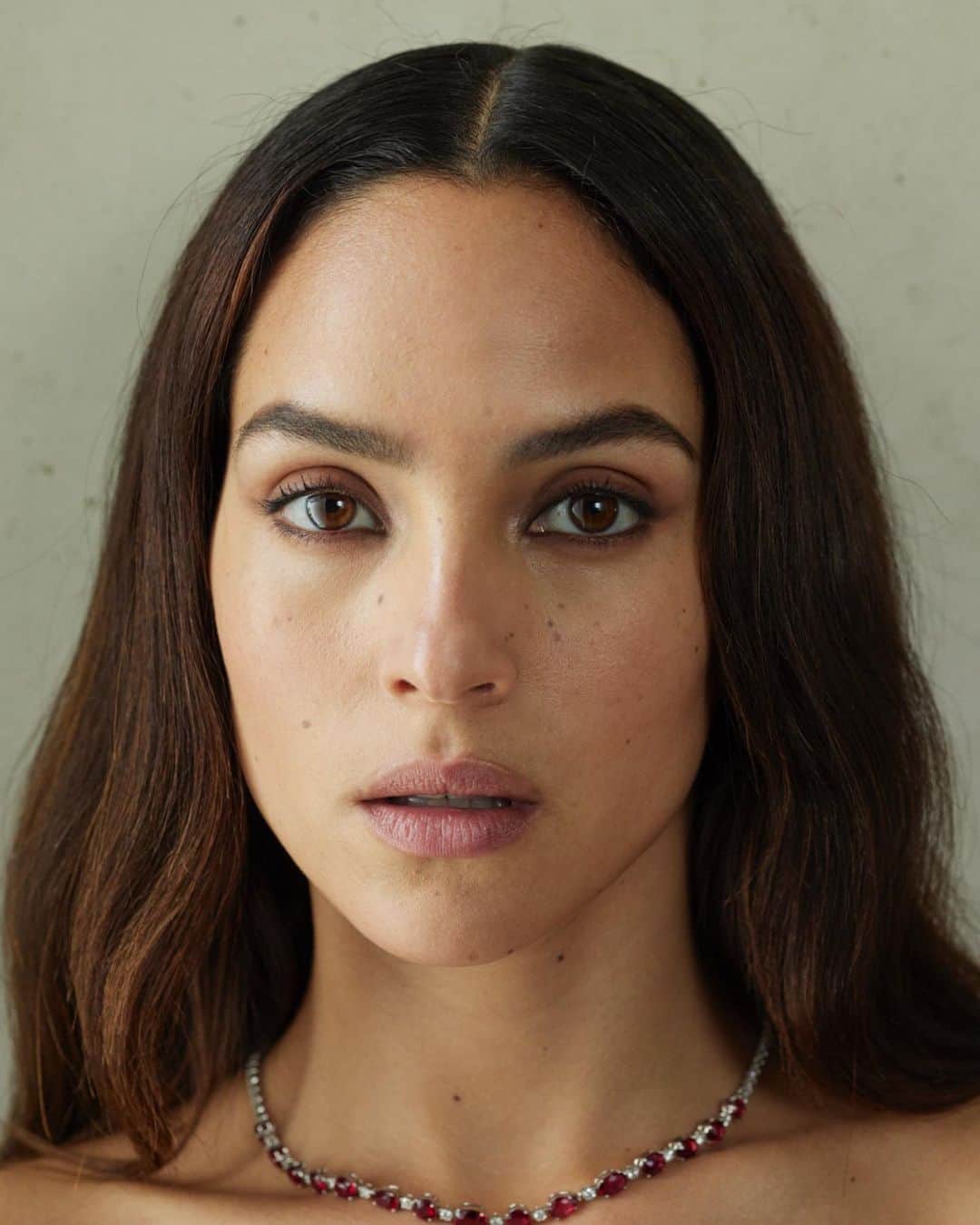 Armani Beautyさんのインスタグラム写真 - (Armani BeautyInstagram)「Leading lady beauty. @AdriaArjona, actress and face of MY WAY, in makeup prep as she prepares to step into the spotlight at the premiere of the movie Morbius in which she stars.   Recreate Adria Arjona's beauty look with:  - CREMA NERA FIRMING PLUMPING ESSENCE  - CREMA NERA VOLUME RESHAPING EYE CREAM  - LUMINOUS SILK FOUNDATION in shade 5.75 - LUMINOUS SILK CONCEALER in shade 5.5 - FLUID SHEER in shade 10 - EYE TINT in shade 24 - EYES TO KILL CLASSICO MASCARA  - LIP POWER in shade 102 - MY WAY EAU DE PARFUM INTENSE   Credit: @ninomunoz   @morbiusmovie   #Armanibeauty #AdriaArjona #LuminousSilk #ArmaniEyesToKill #ArmaniLipPower #Morbius」4月1日 19時31分 - armanibeauty