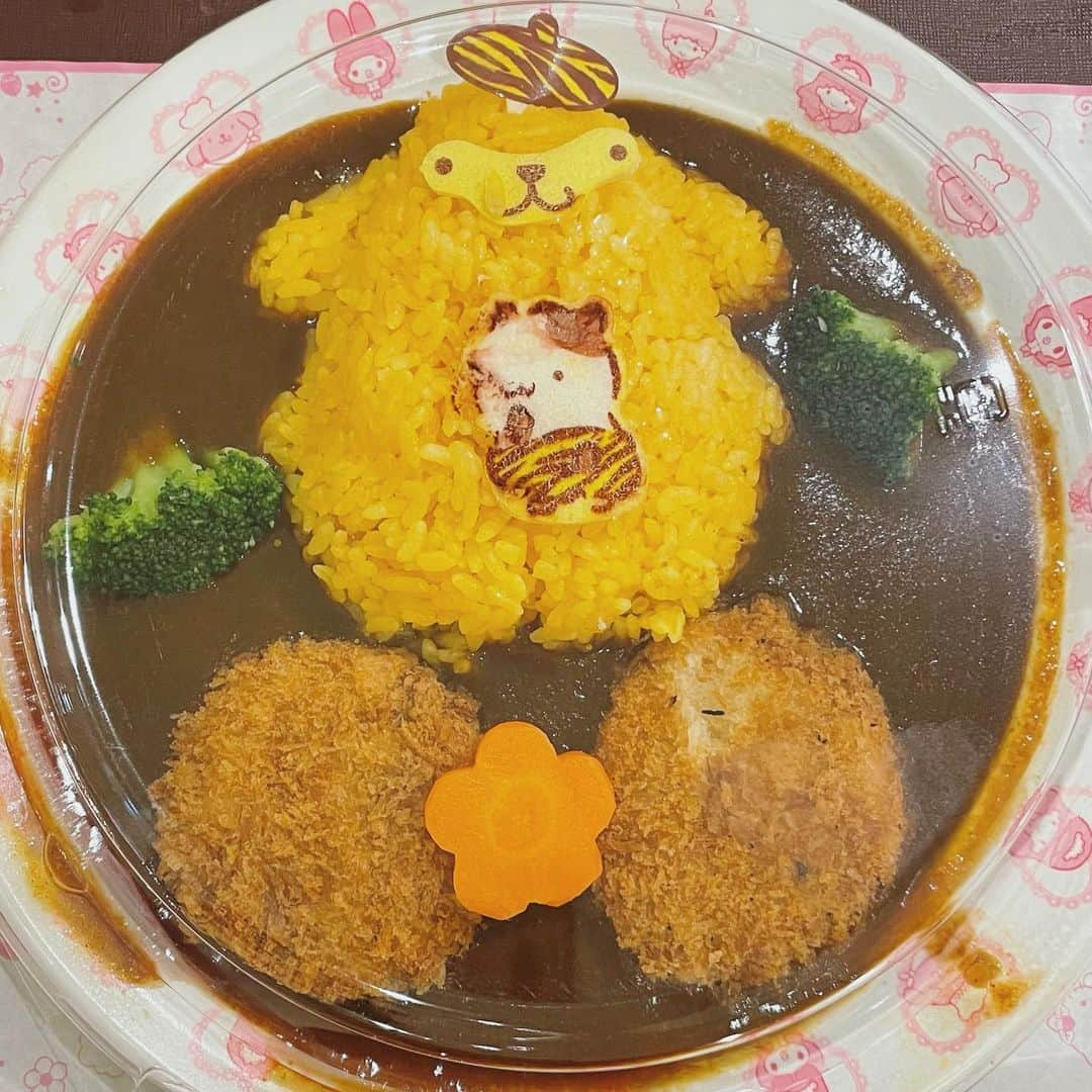 寺嶋由芙さんのインスタグラム写真 - (寺嶋由芙Instagram)「明日みんなピューロで何食べるのかな(ﾟωﾟ) ・ 私のおすすめはこちら！寅トラ☆プリンのチキンカツカレー！どういうことなんだ(ﾟωﾟ) ・ 写真はちょっとマフィンちゃん崩れちゃって悲しみですが…とてもかわいい！し、美味しいので是非(ﾟωﾟ)♪ ・ 明日はいよいよピューロランド でワンマンライブです！物販や当日券の情報はHPでご確認くださいね！ ・ #サンリオピューロランド  #ピューロ #ポムポムプリン  #ポムバサダー #カレー #キャラクター #ゆっふぃー #アイドル #推しを食そう」4月1日 20時32分 - yufu_terashima