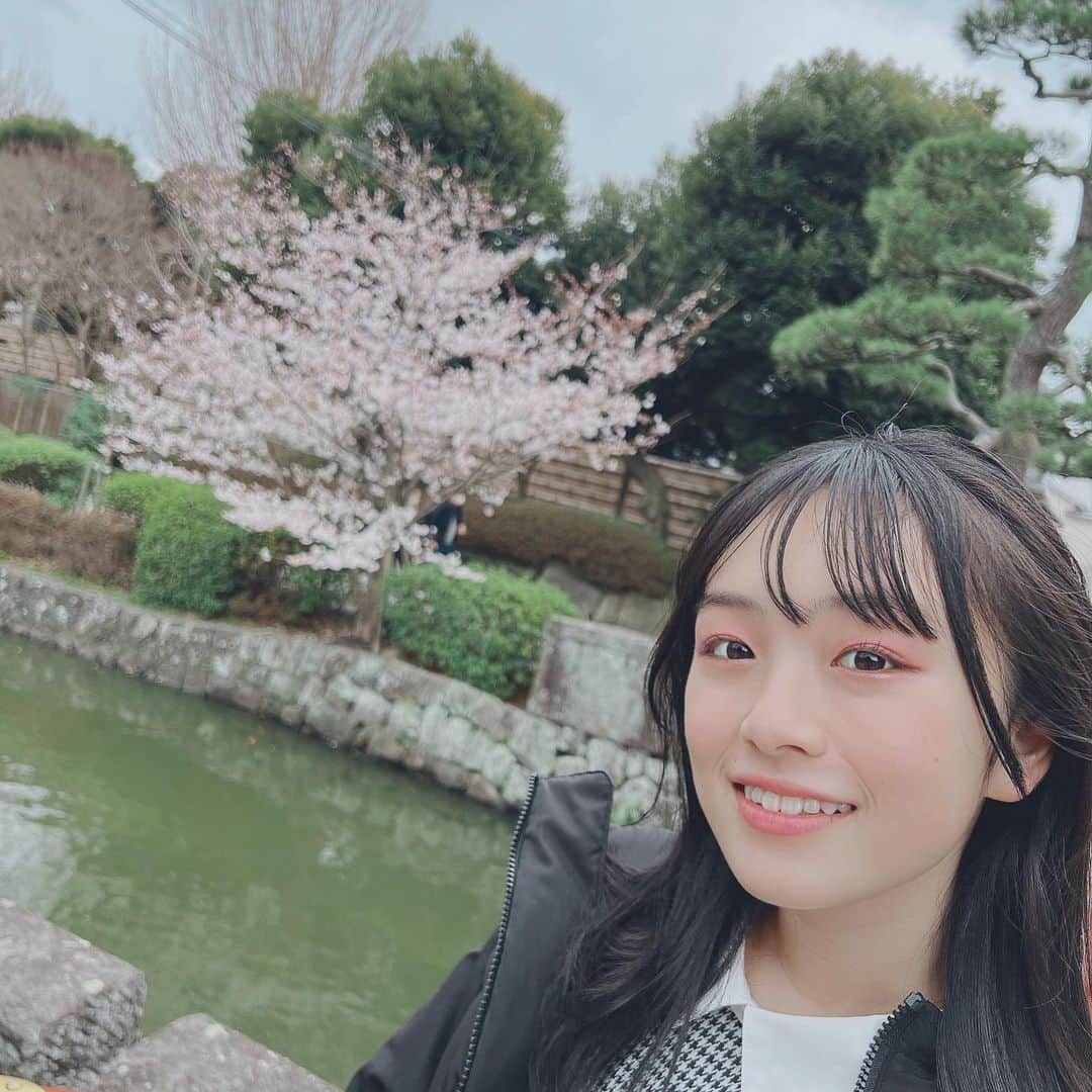 ひまひまチャンネルさんのインスタグラム写真 - (ひまひまチャンネルInstagram)「🌸🌸🌸  今日から4月の始まりですね💭 私は今日から中学3年生になります！！  緊張しますが、とても楽しみです！  そして！  今日はエイプリルフール🧖‍♀️ 私は仕掛けてきた全員の嘘にまんまと引っかかりました😭笑  あ！そう思えば！今日告白されました～♥️ ・ ・ ・ 突然の嘘ごめんなさい🤫笑 どうしても嘘を言いたかったんです！🥺  また明日も頑張ろうね💪♥️ そろそろ春休みの宿題を始めないと…🤫   #ひまひまチャンネル #ひまひま #エイプリルフール #4月 #1日」4月1日 22時37分 - himahima_channel
