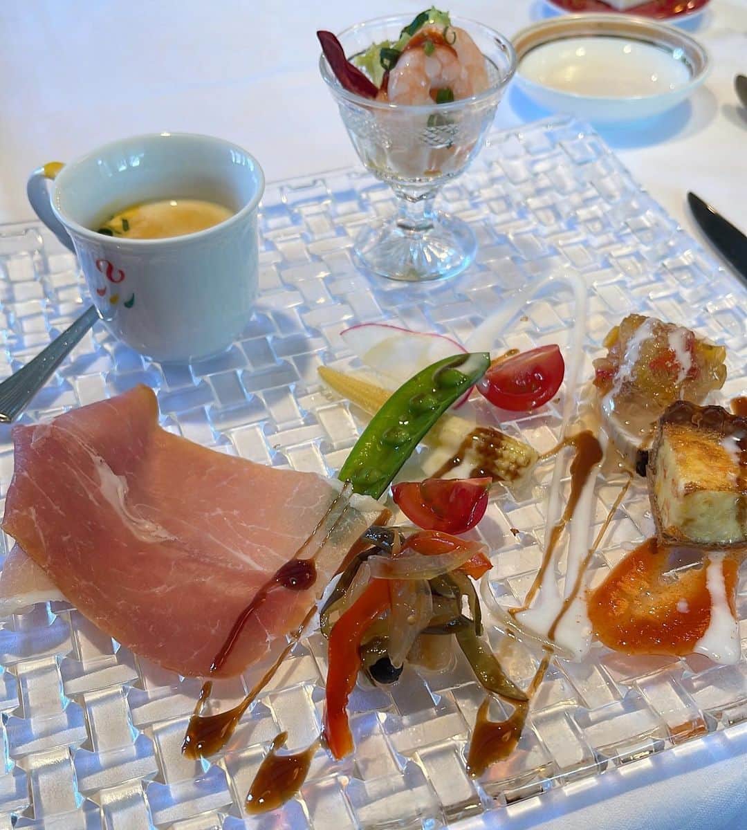 水谷雅子さんのインスタグラム写真 - (水谷雅子Instagram)「久しぶりにともちゃんとランチ🍴🎶 ともちゃん行きつけの素敵なイタリアンレストラン「ベニーニ」✨✨✨ どれも美味しくいただきました❣️ 最後のデザートは好きなだけ選べて、 もうお腹がいっぱいで食べられないと思ったんですがペロリといただきましたよ。😋 やっぱりこれは別腹ですね😉🍰💕 #ランチ#イタリアンレストラン #イタリアンレストランベニーニ #素敵なお店#美味しい料理 #楽しいひととき#いつもありがとう #水谷雅子#水谷雅子の美容の秘訣シリーズ」4月1日 23時59分 - mizutanimasako