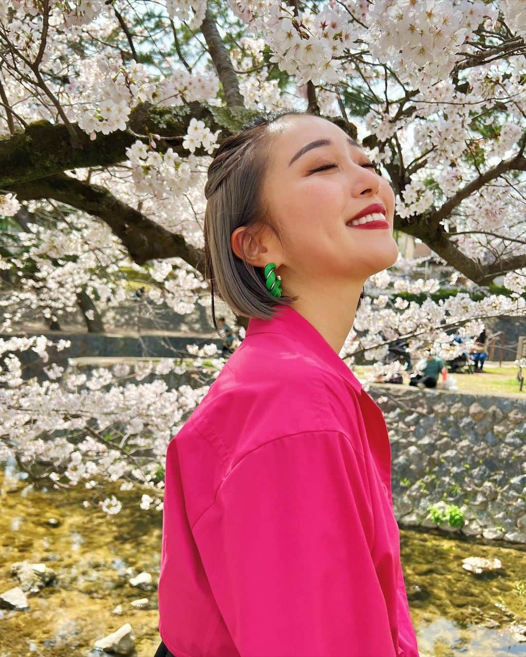 梅谷安里さんのインスタグラム写真 - (梅谷安里Instagram)「🌸🌸🌸 お散歩がてら夙川の桜見に行った🌸 ほんと毎年綺麗でうっとりする🌸 お花見だからピンクのお洋服を着て🤭💗 この間 @lalastyprivatesalon 行ったからお肌の調子がすごく良い♡ いつもありがとうございます♡ そしてまつげエクステも付けたて👀 @eyeflash_official  #sakura#🌸#お花見 #夙川#cherryblossom」4月2日 9時36分 - anriworld