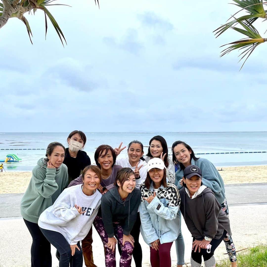 田中律子さんのインスタグラム写真 - (田中律子Instagram)「沖縄豊崎の、オリオンＥＣＯ美らＳＵＮビーチにて🏖海開きイベントで、サップヨガ体験会🧘‍♀️🏄‍♀️  日本サップヨガ協会　@japansupyogaassociation  公認イントラもたくさんお手伝いに来てくれて、みんなでサップヨガレッスン🏄‍♀️🧘‍♀️  参加してくれたみなさま、ありがとうございました✨💛美らSUNビーチスタッフのみなさま、ありがとうございました🙏  この夏はこちらのビーチでも楽しいイベント色々とやりまーす🏄‍♀️🧘‍♀️  #日本サップヨガ協会  #美らsunビーチ  #supyoga  #久しぶりのイベント  #海開き  #okinawa  #okinawalife  #みんなありがとう」4月2日 18時02分 - ri2kotanaka