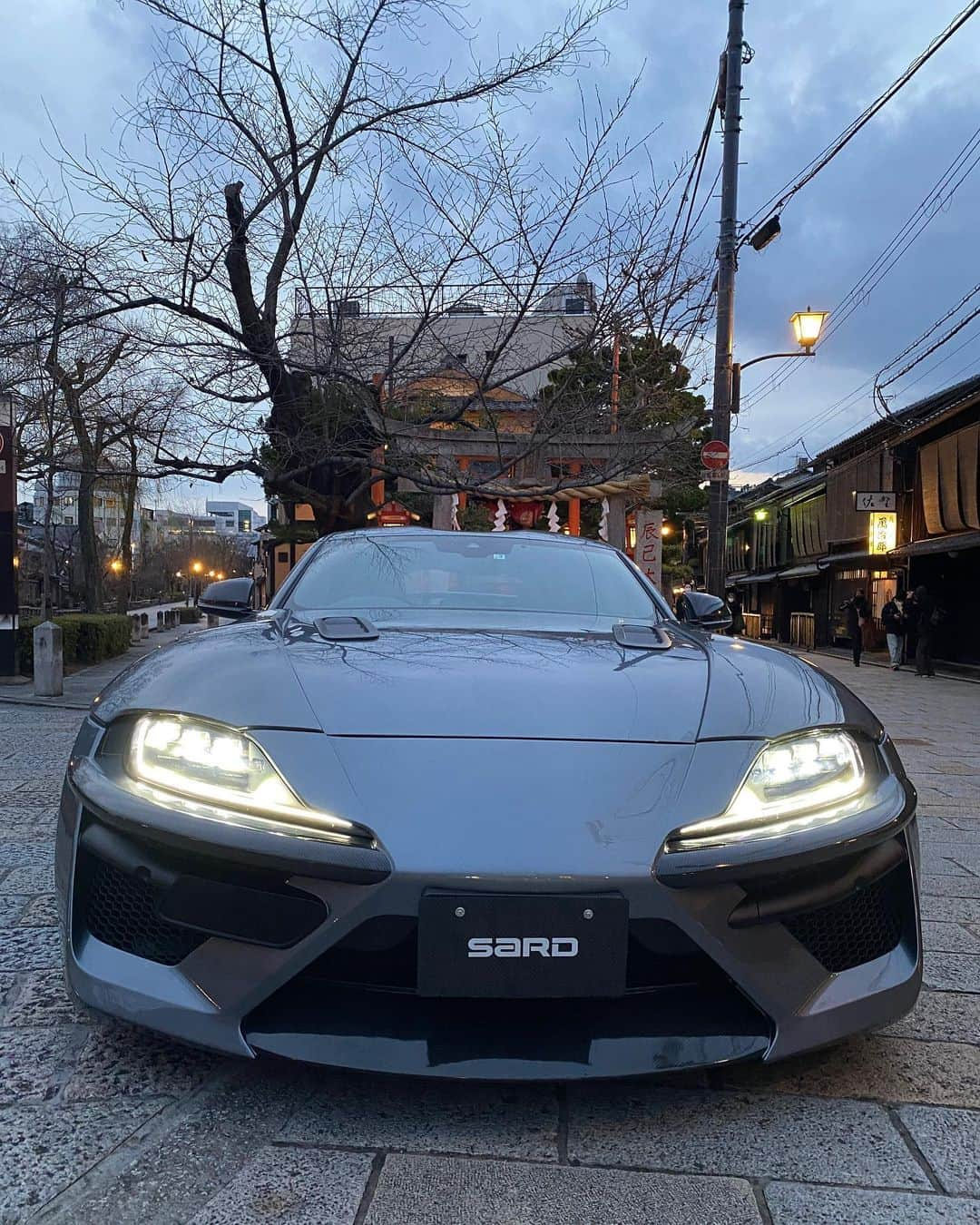 太田麻美さんのインスタグラム写真 - (太田麻美Instagram)「【SARD Supra 90】  最新の90型GRスープラをベースに手がけたコンプリートマシン @sard_japan_official 様の 『SARD Supra 90』と一緒に先日撮影をしてきました✨ 外装も内装もとにかくとてもカッコよすぎました✨✨ 限定20台の販売！  SARD officialのYouTubeに SARD Supra 90のショートバージョンの動画が公開されましたので、是非ご覧ください💙  ➡️https://m.youtube.com/watch?v=8_aAC-1RdPk&feature=youtu.be  #sard #grsupra #supra90 #car #kyoto #tgrteamsard #サード #スープラ #スープラ90 #京都」4月2日 18時16分 - asami0523