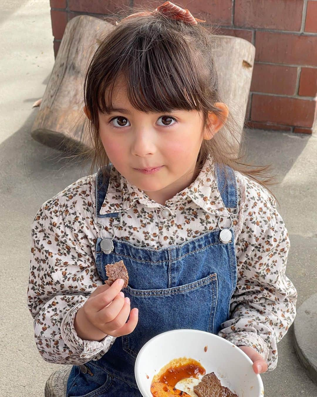 舟橋菜々さんのインスタグラム写真 - (舟橋菜々Instagram)「小牧市にある四季の森🍄🌳🌷🌞 子供の時以来だから…もう何年振りだろう💭 ソリスベリの丘やわんぱく冒険広場など、全然変わっていなくてとても懐かしい気持ちになりました💡  何回も行ったことがあるのにBBQが出来ると知らず、出発直前に予約して冷蔵庫にある物を大急ぎで詰めて出かけましたが、とても楽しめました🙌🏻✨ 食べ物やお皿、軍手など必要なものは各自持ち込みで、現地では網or鉄板、炭火を係の人が準備してくれます💡 網代＋場所代＋炭火代で2000円くらいだったかな？ あと、ゴミは全部持ち帰りましょう🚯  子供も大人も楽しめる小牧の穴場💯 のんびり過ごせた良い一日でした☺️🌸 #park#spring#nature#bbq#yummy#kid#daughter#family#happy#smile#love#小牧#四季の森#公園#バーベキュー#じゃがバター#春#育児#子育て」4月2日 21時59分 - wombatnana