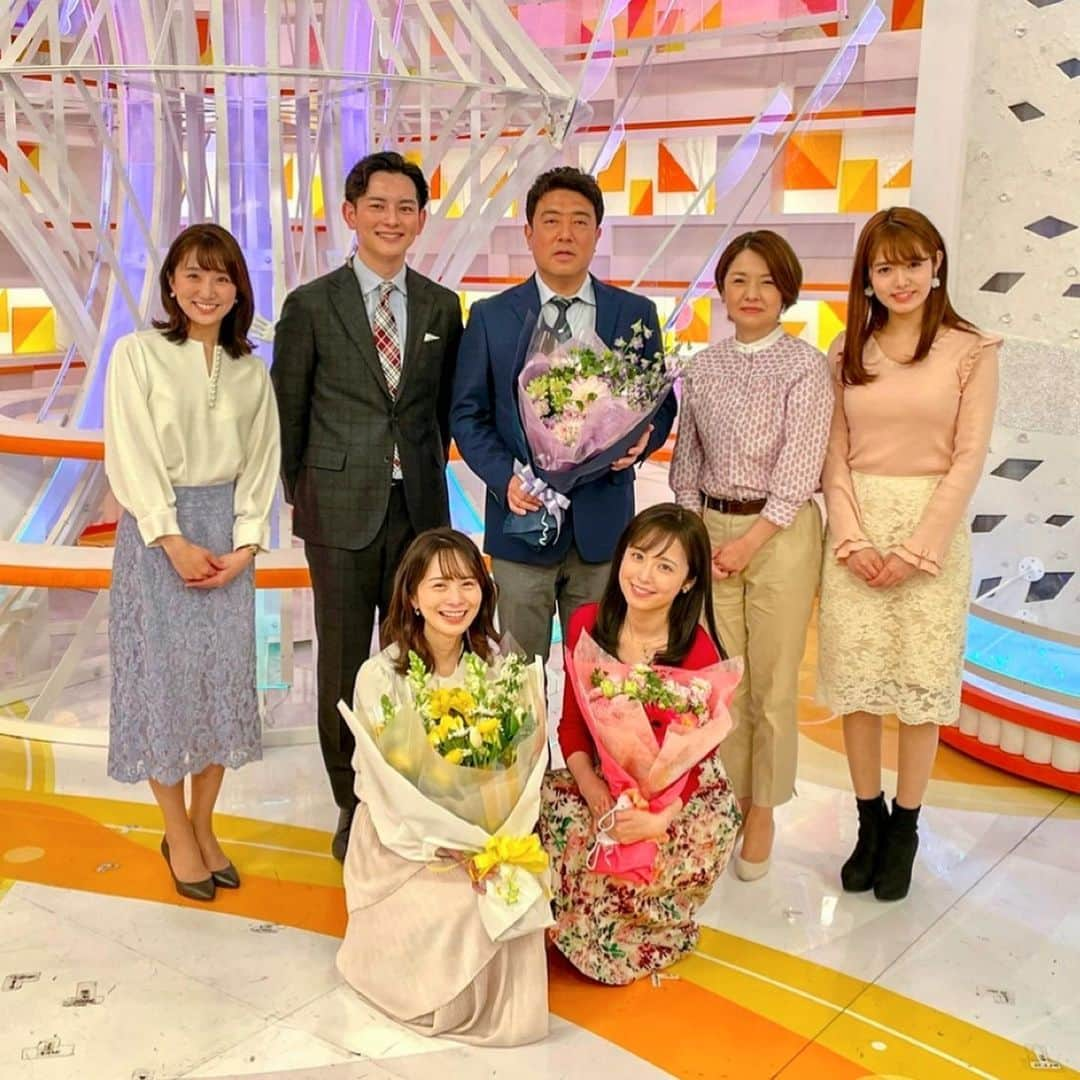 谷尻萌さんのインスタグラム写真 - (谷尻萌Instagram)「こんばんは✨💐  今日で佐野さん、侑里さん、久慈さんがめざましどようびを卒業されました🌸 大好きなみなさんのことを少し書かせて下さい🤲  お会いする度に、一笑いさせて下さる佐野さん！佐野さんが作りあげるほんわかしためざどの雰囲気が好きでした。沢山アドバイスもしていただき私自身、少しずつ成長できたかなと思います🤏🏻佐野さんとの掛け合い、楽しかったです🤣4月から更にお忙しいかと思うので健康に気をつけて佐野さんらしく頑張って下さい！ずっと応援しています📣 ポップUP！見ますね😉  そしていつも天使な侑里さん👼🏻侑里さんの原稿読みは、いつも優しさと思いやりがこもっていて、下読みしつつも聴いて癒されていました💓気にかけて下さったりアドバイスを下さったりと嬉しかったです😭一つ一つのお仕事を丁寧に大切にこなされている侑里さんを見て、私も頑張るぞ！と思っていました💪めざましくんの手作りクッキーも侑里さんのめざまし愛を感じました♡(4枚目🍪)  そして、、華やかでキュートすぎる久慈さん！ 最初お会いした時は、可愛いすぎて時が止まったように感じました♥️画面越しでも色とりどりのお花が毎週、見えていました🌸💐どんな時もまっすぐで一生懸命な姿が印象的でした😍“今週の久慈さん”も毎回面白かったです🤣靴下見つかって良かったです🧦これからのご活躍もお祈りしています🍀  土曜日の朝、素敵な皆さんとご一緒できて幸せでした。 本当にありがとうございました😭♥️  #めざましどようび」4月2日 23時06分 - tanijiri_moe