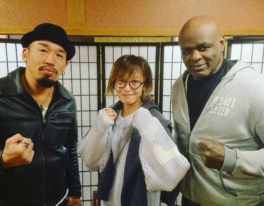 西山茉希さんのインスタグラム写真 - (西山茉希Instagram)「Respectful legends.  @musashi_k1karate  @hoost.ernesto  @pfp_tomo   一本の電話。 急遽ジャージから着替えて向かった先には、 フォータイムスチャンピョンとの再会が待っていた日。  #武蔵兄弟 #ミスターパーフェクト  SRSから十数年。 ご縁の継続に感謝也。  #兄貴の秘密基地 #平均身長高すぎ会  押忍っ🌈🙏🌈」4月3日 12時37分 - maki.nshiyama50