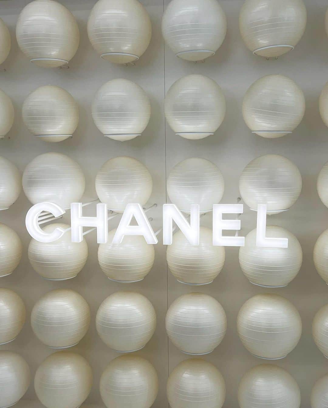 ミチさんのインスタグラム写真 - (ミチInstagram)「Chanel beautyhouse シャネルの魅力がたっぷり詰まったシャネルビューティーハウスが表参道にてオープンしました♡♡♡  素敵な空間でドキドキでした  #chanelbeautyhouse #シャネルビューティーハウス」4月3日 13時07分 - mi0306chi