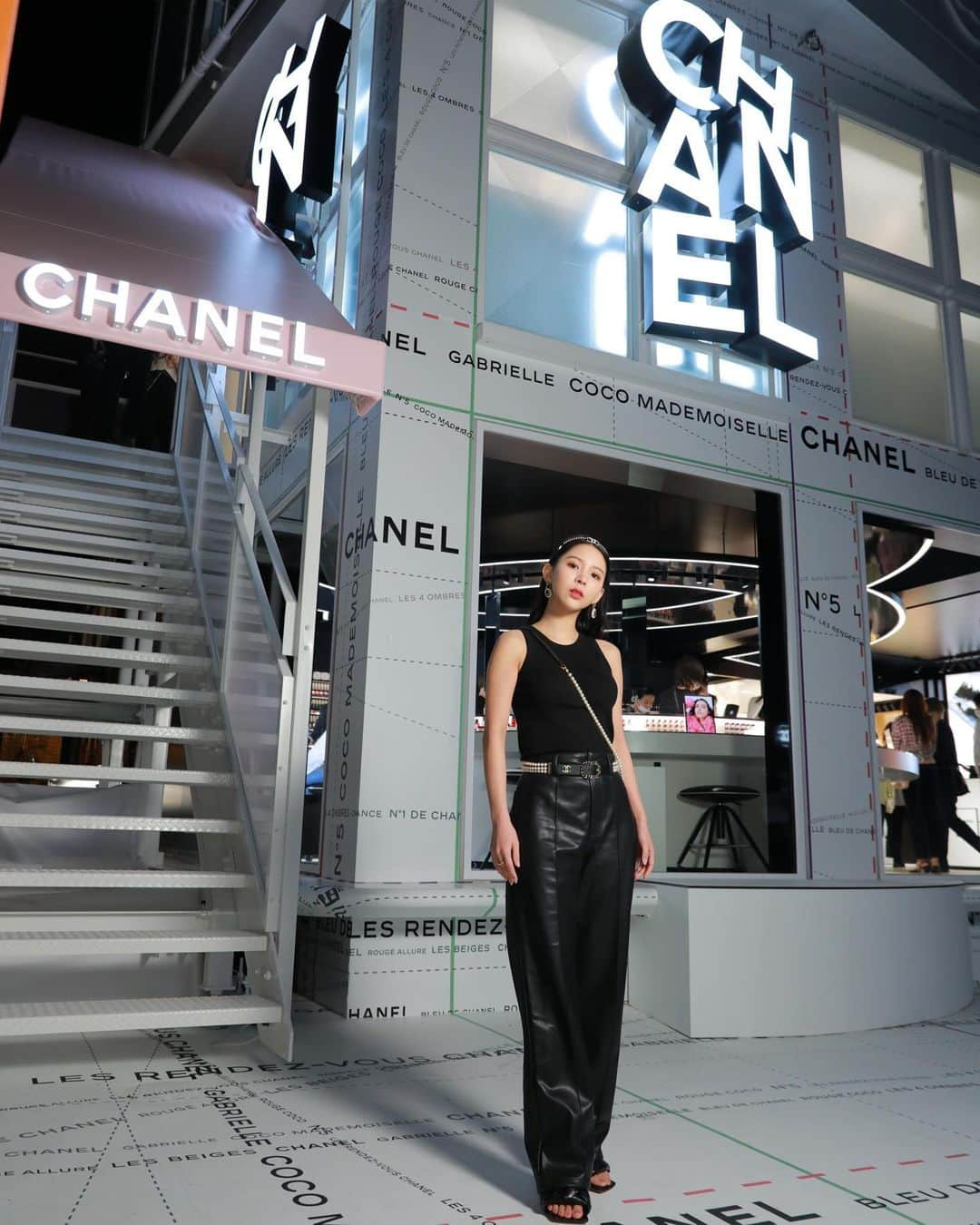 ミチさんのインスタグラム写真 - (ミチInstagram)「Chanel beautyhouse シャネルの魅力がたっぷり詰まったシャネルビューティーハウスが表参道にてオープンしました♡♡♡  素敵な空間でドキドキでした  #chanelbeautyhouse #シャネルビューティーハウス」4月3日 13時07分 - mi0306chi