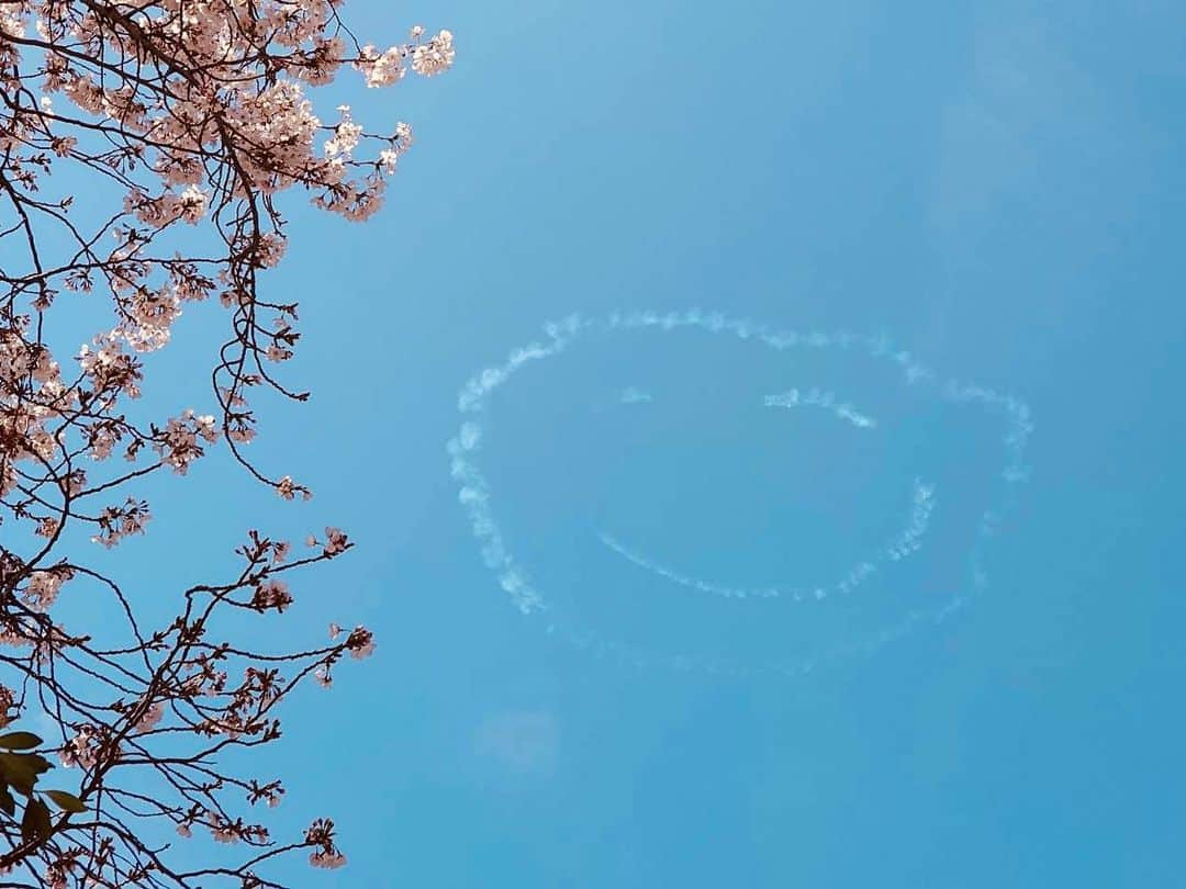 上山真未さんのインスタグラム写真 - (上山真未Instagram)「⁡ ニュースOneを卒業しました🌸 ご覧頂いた皆さん、ありがとうございました！ ⁡ 最後の挨拶でついつい泣いてしまったので 写真の私は鼻が真っ赤です。 恥ずかしい… ⁡ 生まれ育った愛する東海地方のニュースを お伝えできて幸せでした☺️ この春からたくさんの明るいニュースが 皆さんに届くことを祈っています🌈 ⁡ ナレーターとして今後も番組に参加するので 耳を澄ませてみてください🎶 ⁡ ⁡ ⁡ #ニュースone  #東海テレビ #アナウンサー #上山真未 ⁡ ⁡」4月3日 13時57分 - ueyama_mami