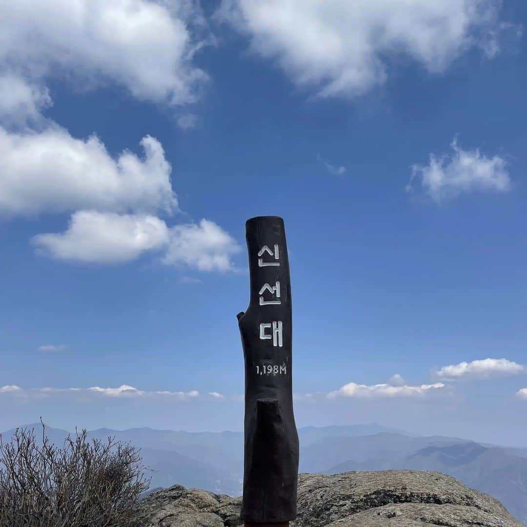 ハン・ヘジンさんのインスタグラム写真 - (ハン・ヘジンInstagram)「白雲山 보통산이 아니다. 무사히 내려와서 천만다행.」4月3日 14時46分 - modelhanhyejin
