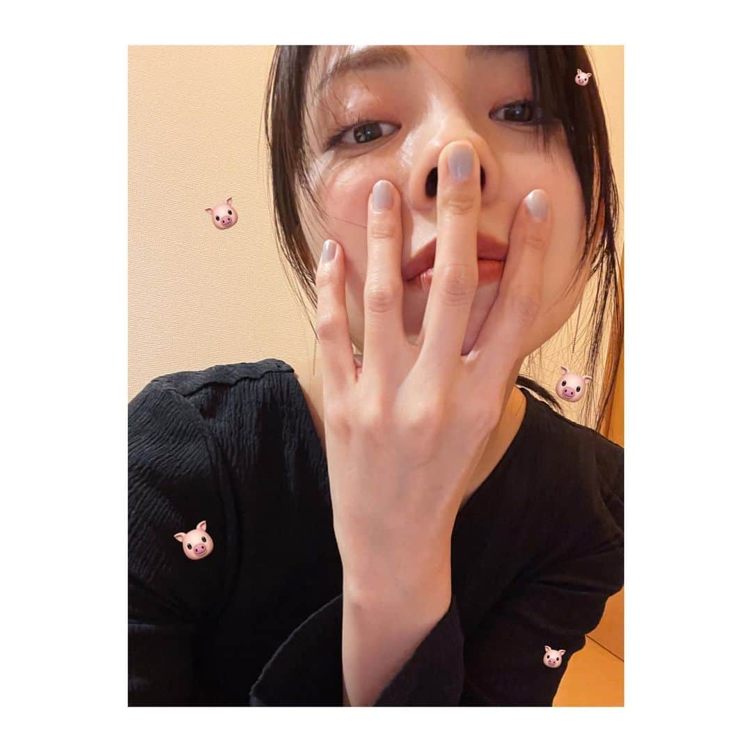 小島梨里杏さんのインスタグラム写真 - (小島梨里杏Instagram)「昨日はインスタライブありがとうね〜 久々楽しかったです🍜🍜  今度こそスキンケアとメイクね！ごめんねやろう！ね！あ、今日ちゃんとキックボクシング行きました。報告🐷」4月3日 15時10分 - r_riria