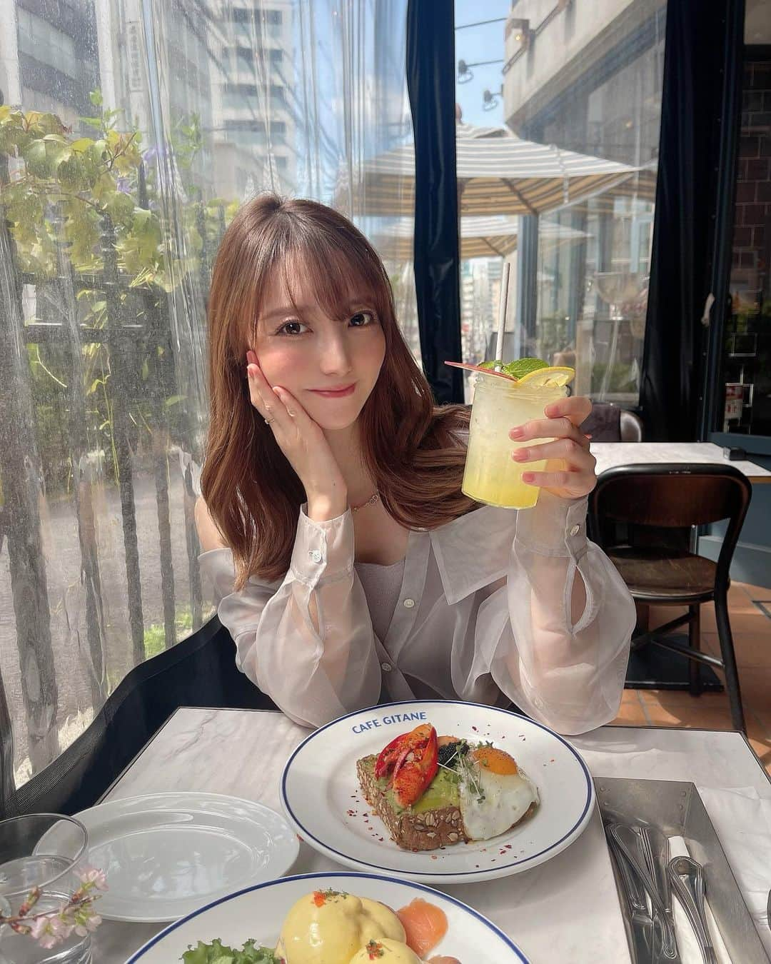 堀みづきさんのインスタグラム写真 - (堀みづきInstagram)「お友達とランチ🍽🌸 お喋り止まらなくて笑っぱなしで楽しかった🤭 ̖́-  エッグベネディクトとアボカドトーストをシェアして食べたよ😋🥑🍞  お天気も良くて最高だった🫧  #cafe #gitanenewyork #カフェジタン #恵比寿ランチ」4月3日 16時52分 - mizuki_027