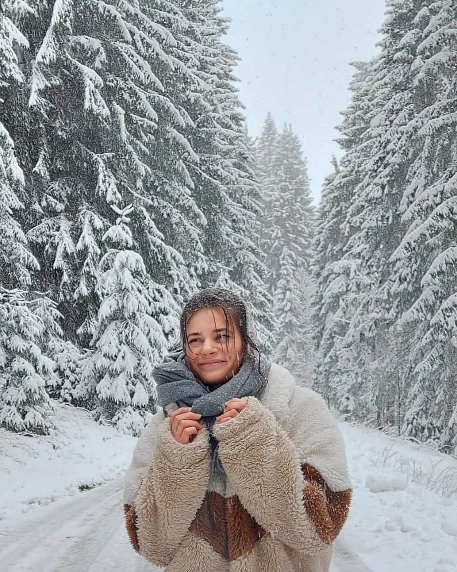 Joyce Ilgさんのインスタグラム写真 - (Joyce IlgInstagram)「Sag mal, rotzt du etwa? Oder ist das der Schneehee, der von deiner Nasenspitze tropft? 👃💧❄  #Allgäu #Schnee #Winterwonderland」4月3日 20時14分 - joyceilg