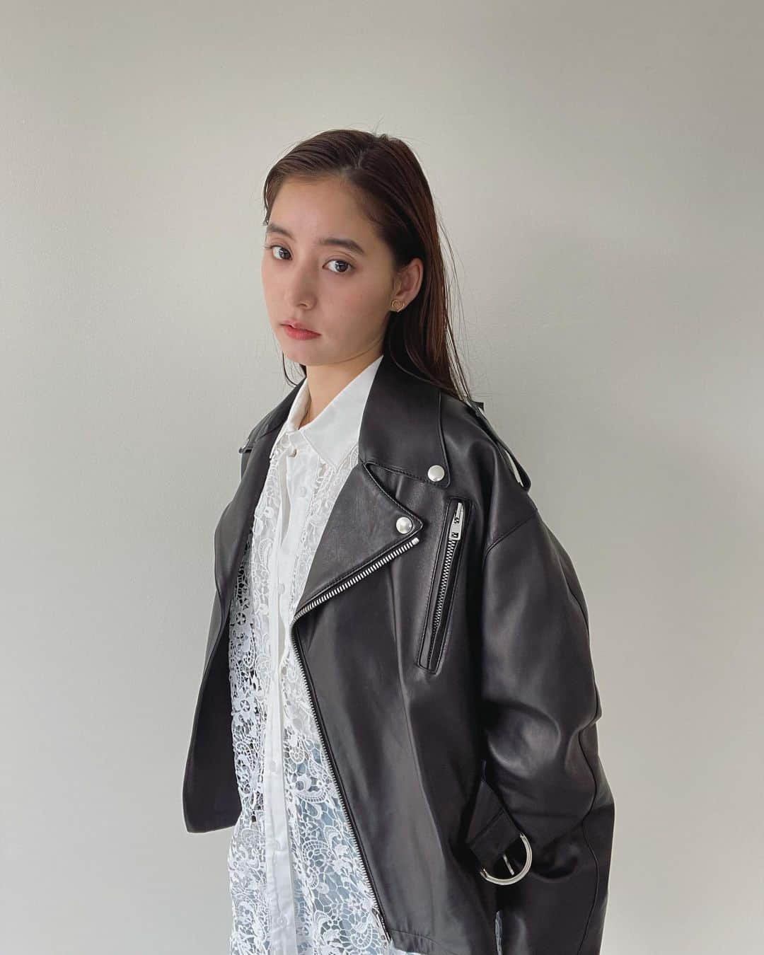 新木優子さんのインスタグラム写真 - (新木優子Instagram)「撮影の日の私服 lace tops : @coel.official  denim : @rokhofficial  bag : @dior  earring : @knowhowjewelry」4月3日 21時48分 - yuuuuukko_