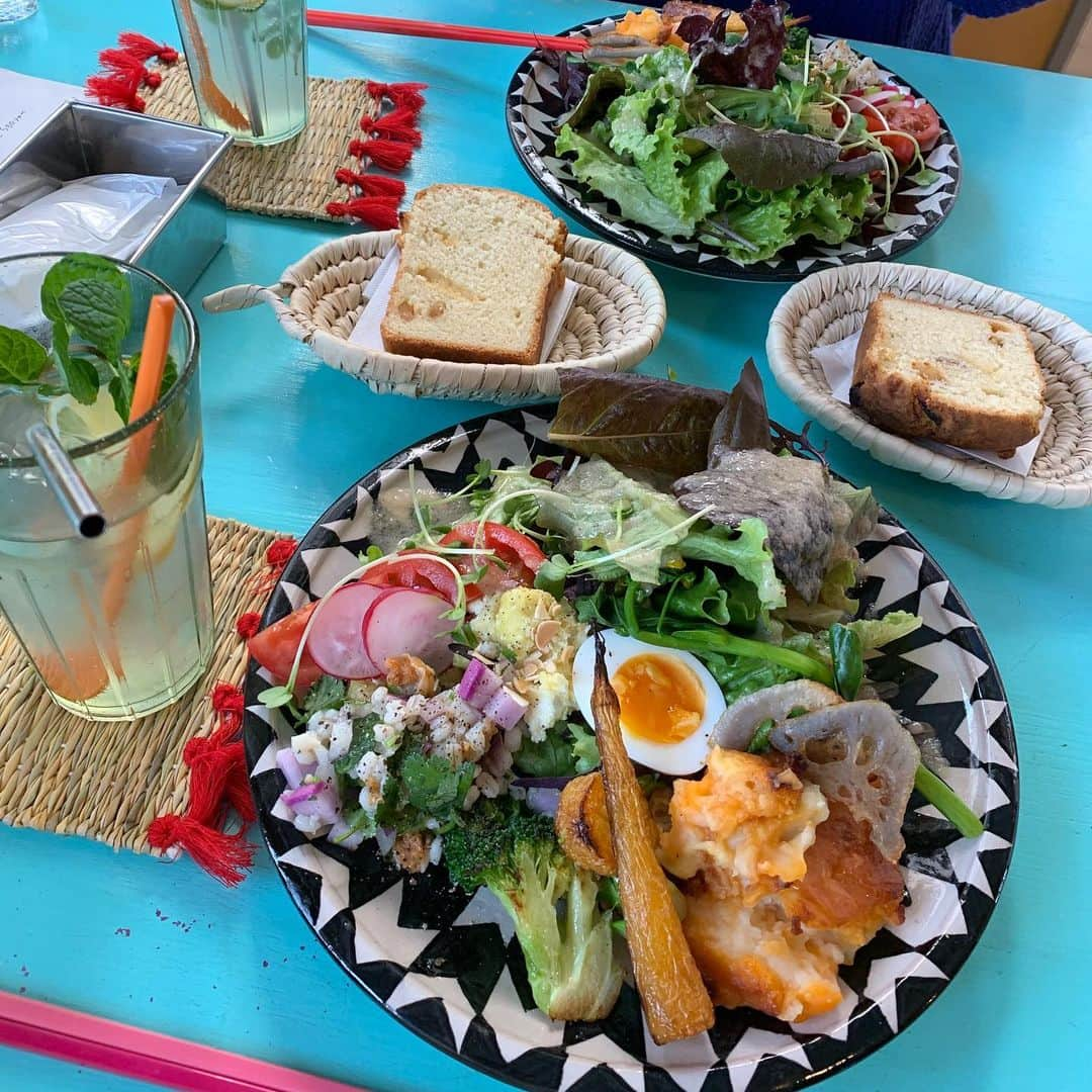 PINKYさんのインスタグラム写真 - (PINKYInstagram)「大好きなお店、横須賀のmonstyleが惜しまれつつも閉店🥲  沢山の美味しい思い出と、お店に行くたびに幸せな気持ちにしてくれて本当にありがとう🥰🙏❤️✨  毎日でも通ってご飯を食べたいと思うお店は、monstyleだけだったよ❣️🥗🍹🍪☕️🥢🍧🎂  アキちゃんとノリさんとノアちゃんとmonstyleに出会えて幸せです❤️✨ 　 @monstyle.aki @monstyle.nori 12年間ご活躍様でした👏✨💐  引き続き、オンラインお料理教室を楽しみにしてるよー💻👩🏻‍🍳💖  ・・・  #monstyle #モンスティル」4月4日 13時57分 - shanti_pinky_shanti