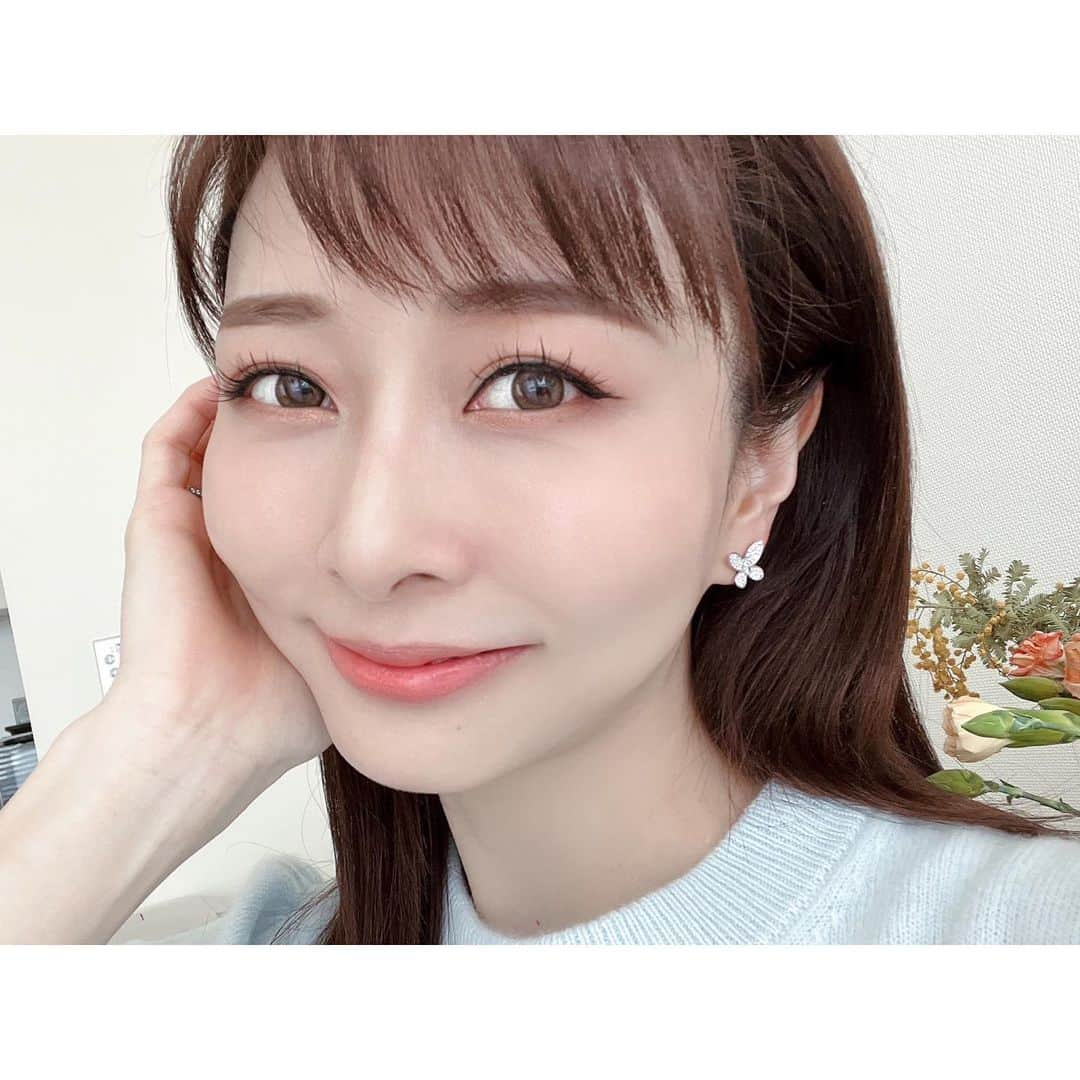 石井美保さんのインスタグラム写真 - (石井美保Instagram)「最近続々と登場しているCICA配合スキンケアの中でも、温泉水を使ったユリアージュに注目しています。 CICAは抗酸化や抗炎症のイメージですが、乾燥小ジワを目立たなくしてくれる*1んです。 ユリアージュのシカデイリー　セラムとシカデイリー　ジェルクリームはさっぱりした使用感なのに、馴染ませた後の肌はしっとりツルツル。 夜にセラムとジェルクリームを塗って、ツルツルした手触りがいつもと違うのに驚きました。 更に美肌菌*2に着目してサーマルバイオティックコンプレックス*3を配合。95%以上自然由来原料使用で防腐剤、アルコール、香料、着色料も無添加です。  *1効能評価試験済み *2 マイクロバイオーム（皮膚の細菌叢） *3 イヌリン、ユリアージュ温泉水（保湿成分) #ユリアージュ #CICA #スキンケア #化粧水 #美容液 #ユリアージュ_PR」4月4日 16時12分 - miho_ishii