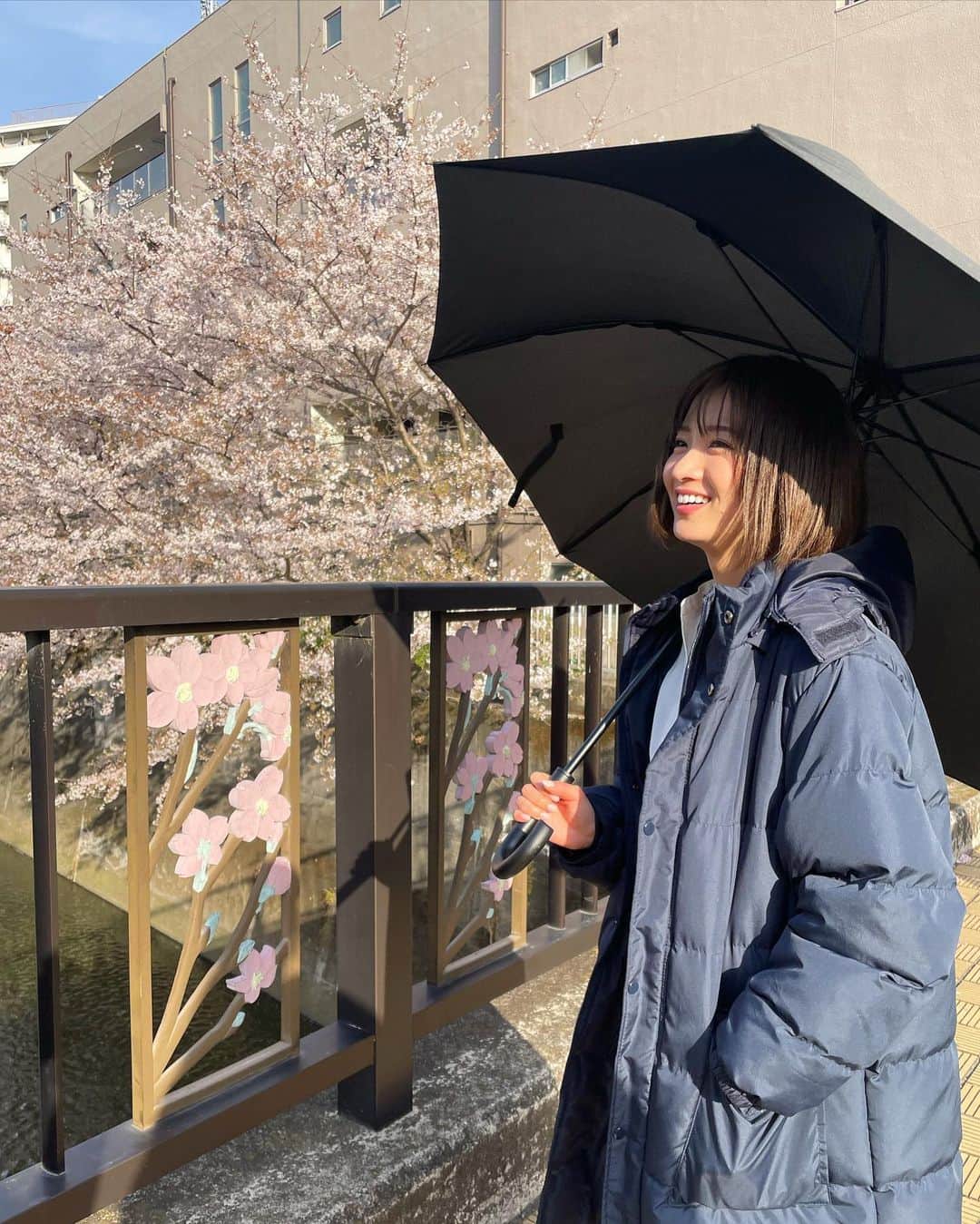 岡崎紗絵さんのインスタグラム写真 - (岡崎紗絵Instagram)「撮影中に桜見れた🌸 満開だ〜 春感じられた。はっぴーです。 暖かかったり寒かったりと日によって全然違う気温、、。 体調管理しっかりと頑張ります！  放送まで後3日🕊  #花エス #花嫁未満エスケープ #Twitterにも写真上がっているのでみてね」4月4日 19時10分 - sae_okazaki