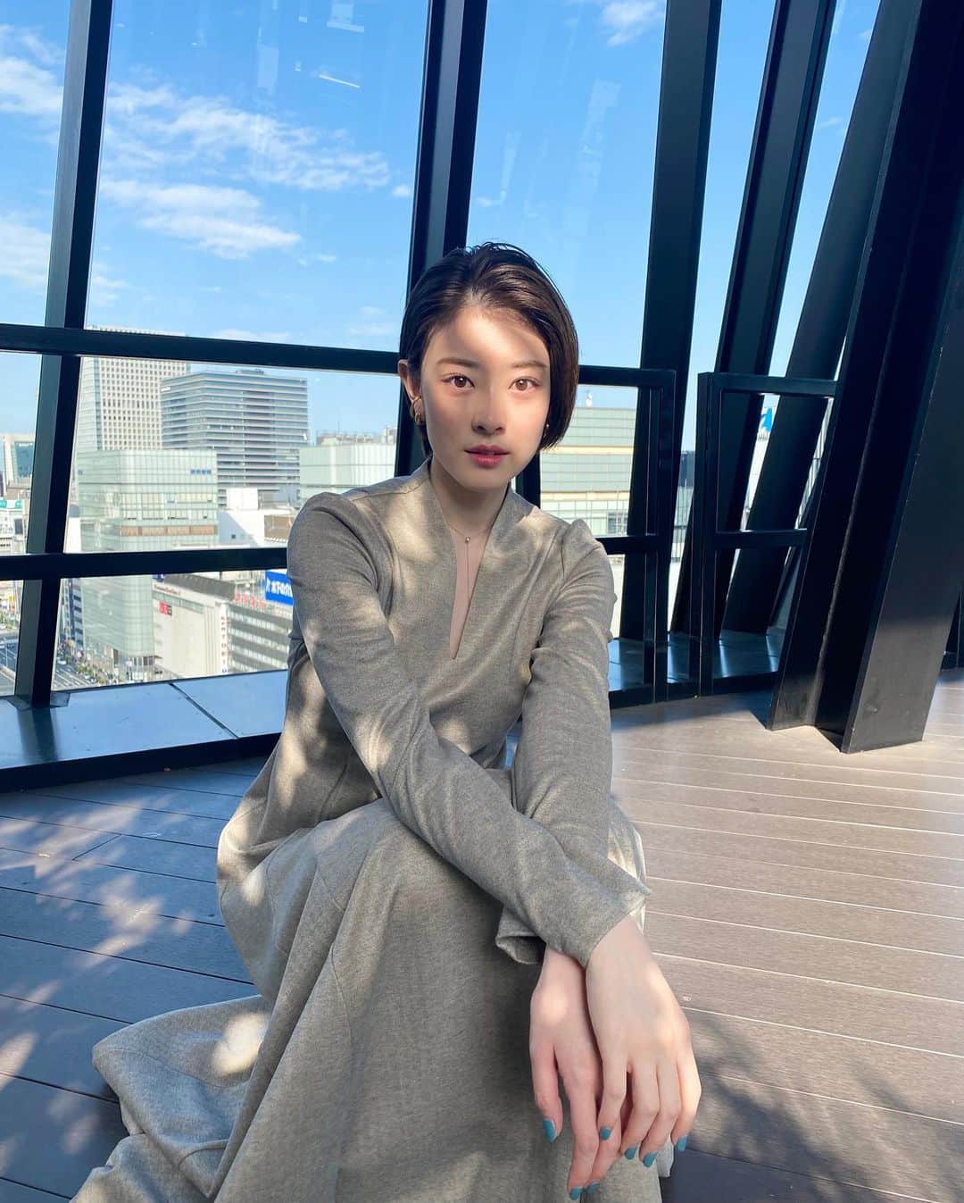水上京香さんのインスタグラム写真 - (水上京香Instagram)「🦢💍 また新鮮な気持ちでお洋服を楽しめるのが嬉しい、今日この頃。 ずっと憧れていたショートヘアのオールバックスタイル👶🏻 #水上的私服事情」4月4日 19時32分 - kyokaminakami_official