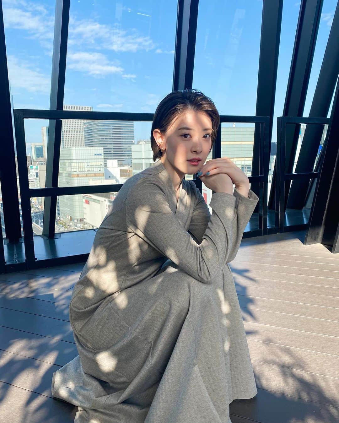 水上京香さんのインスタグラム写真 - (水上京香Instagram)「🦢💍 また新鮮な気持ちでお洋服を楽しめるのが嬉しい、今日この頃。 ずっと憧れていたショートヘアのオールバックスタイル👶🏻 #水上的私服事情」4月4日 19時32分 - kyokaminakami_official