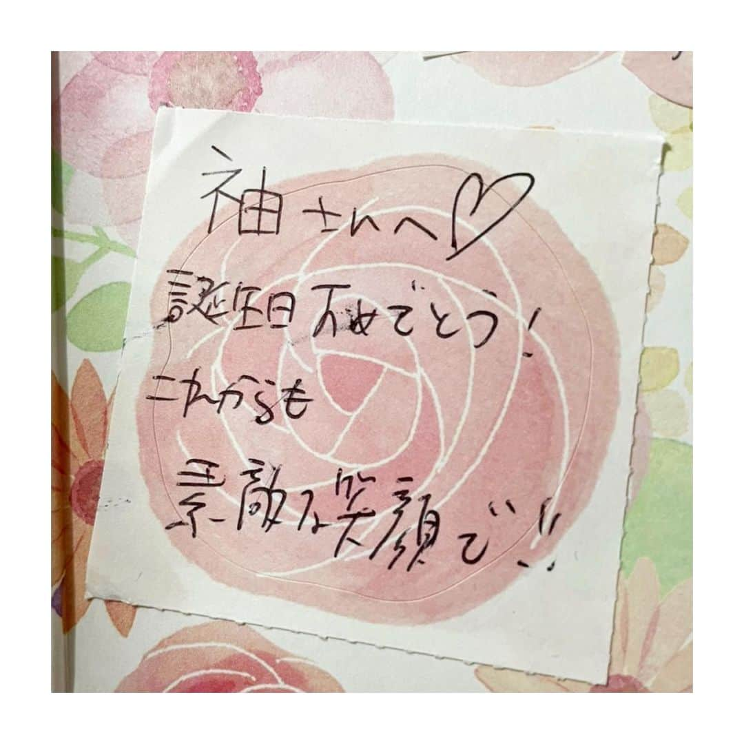 三谷紬さんのインスタグラム写真 - (三谷紬Instagram)「* 本日誕生日を迎え、 28歳になりました🎂❤︎ 沢山のメッセージありがとうございます😭 新日ちゃんぴおん。の収録では 棚橋選手、YOH選手、ワト選手、スタッフに 祝っていただきました。 年甲斐もなく、 三輪車に跨って記念写真✌️❤︎ プレゼントに花束、お手紙までいただきました🥺 . そして今日は倍速ニュースで スタッフのみなさんからケーキのサプライズが…😭 もう３年もお世話になっている倍速スタッフ！ ニュースをたくさん教えてくれて 本当に育てて貰っております…… どの番組でも 最高なスタッフに囲まれて日々幸せです！🙇‍♀️ 28歳も自分らしく！！ 人にも自分にも甘く！！笑 様々なことにチャレンジしていきたいです☺️ これからも皆さまよろしくお願い致します！ . 最後に、 棚橋選手から頂いたメッセージ 「紬」が「袖（?）」になっていました😂 さすが噛み様ですね🙏笑 嬉しいメッセージ ありがとうございました☺️ * #誕生日#birthday#birthdaycake#お祝い#28th#28歳#april#4th#4#4月#4月生まれ#4日#棚橋弘至 選手#笑#😂#abema#倍速#news#abematv#ありがとうございます#テレビ朝日#アナウンサー#三谷紬」4月4日 20時55分 - mitani_tsumugi